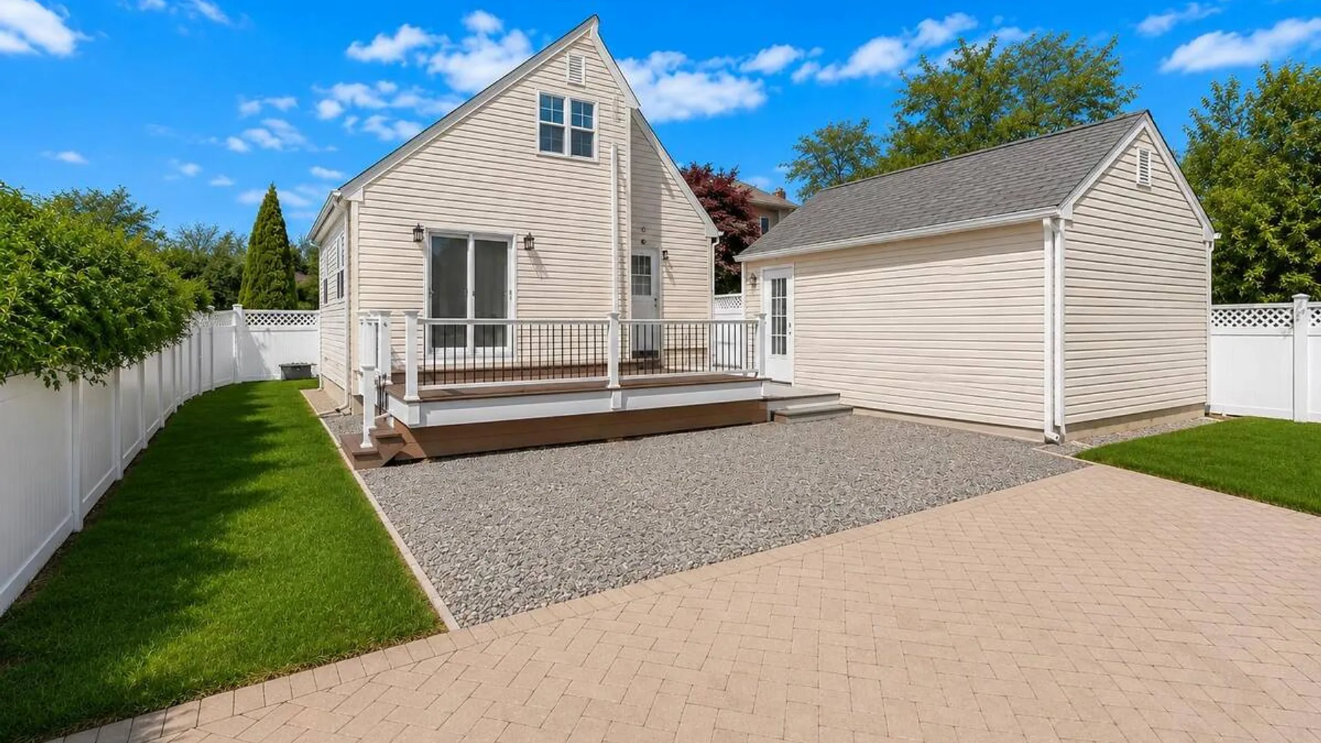 Property at 305 Arnold Avenue, West Babylon, NY 11704 4