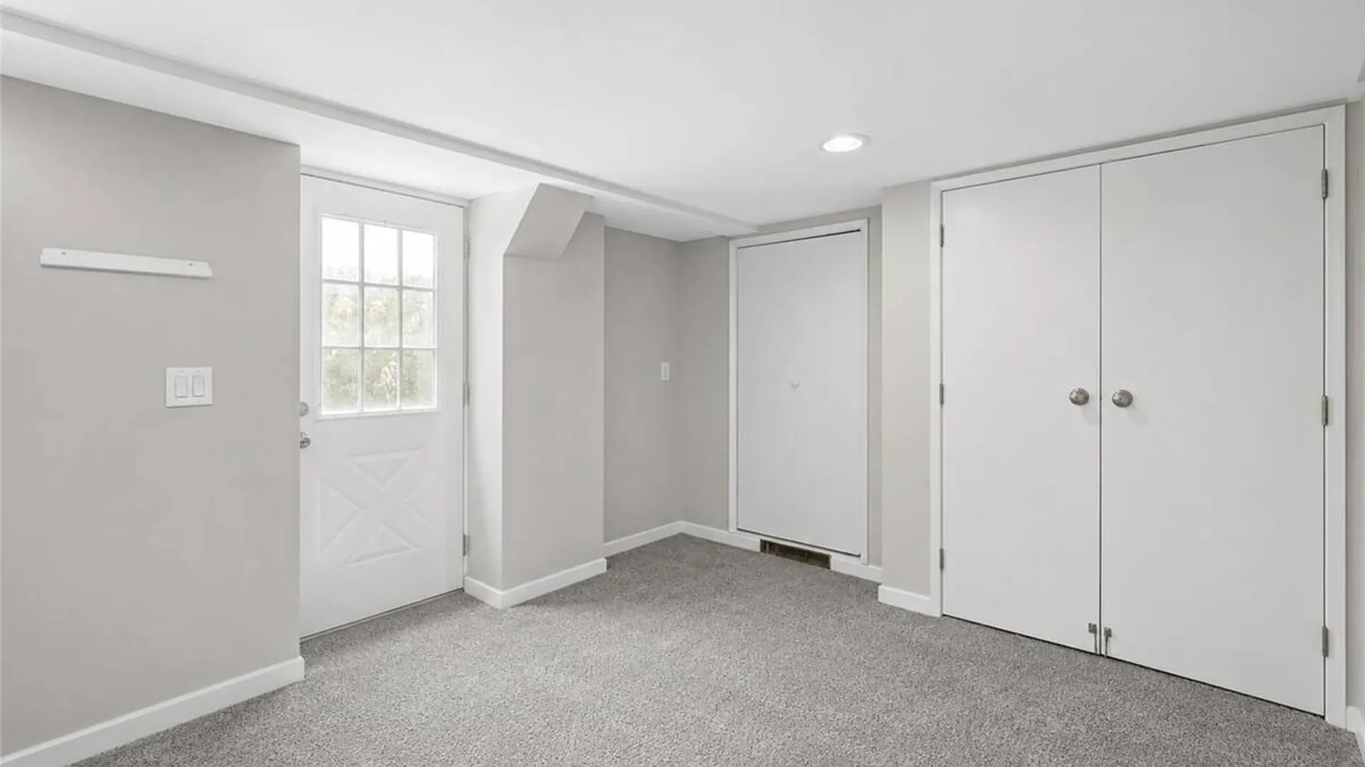 Property at 305 Arnold Avenue, West Babylon, NY 11704 34