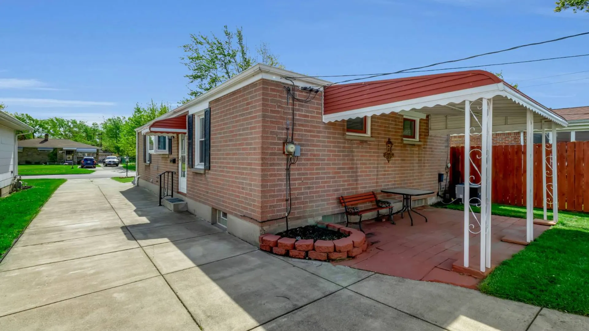Property at 10 Alberta Dr, Buffalo, NY 14226 3