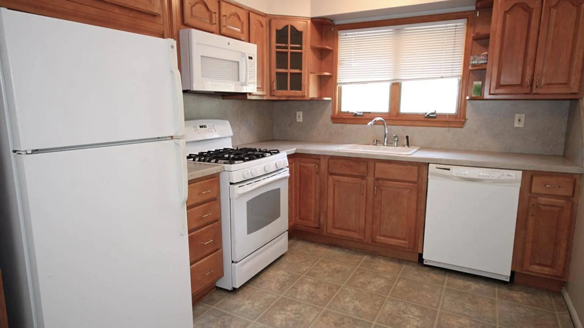 Property at 4 Reno Ave, Staten Island, NY 10306 10