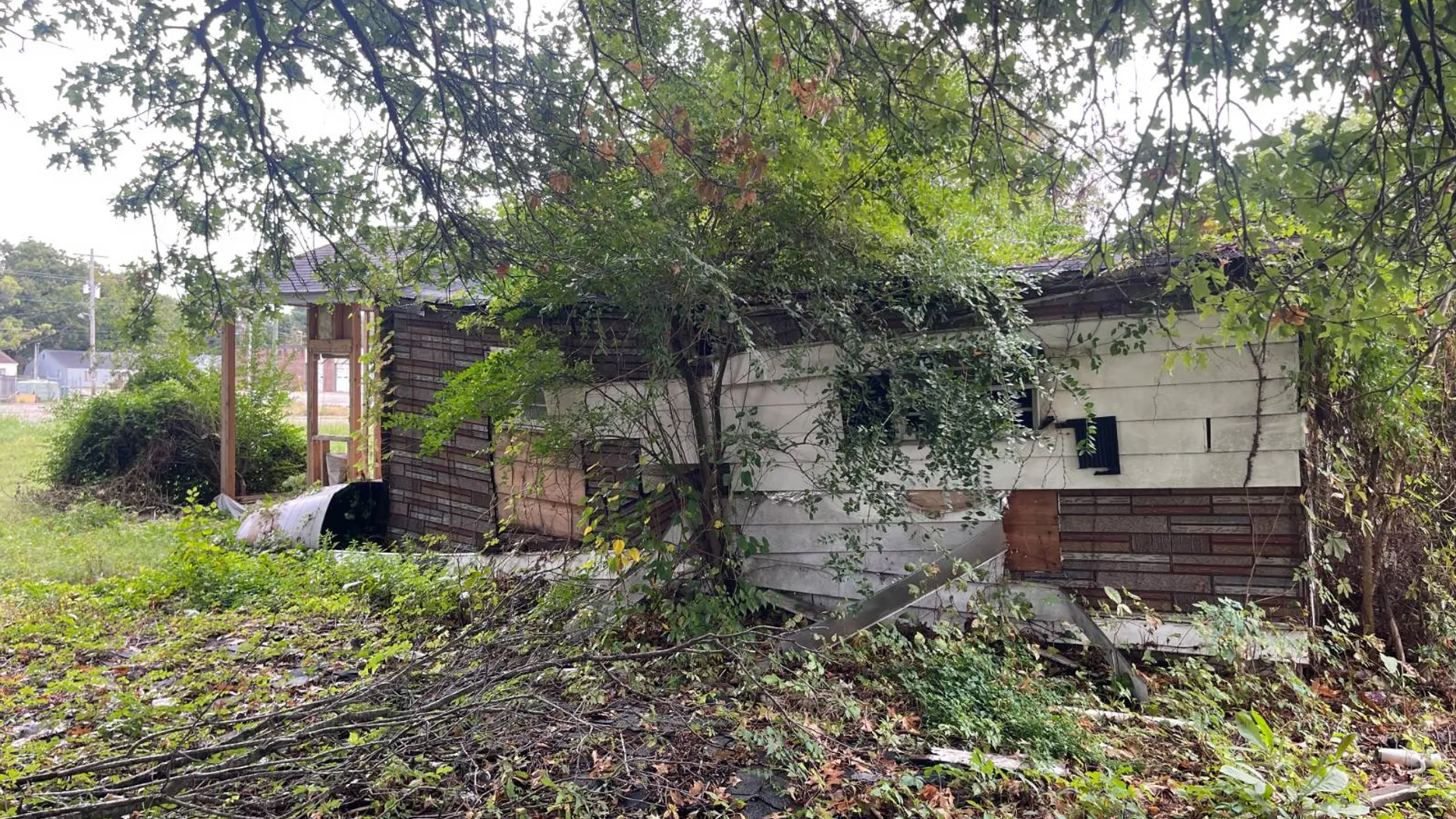 Property at 804 Dixie St, Blytheville, NY 72315 4