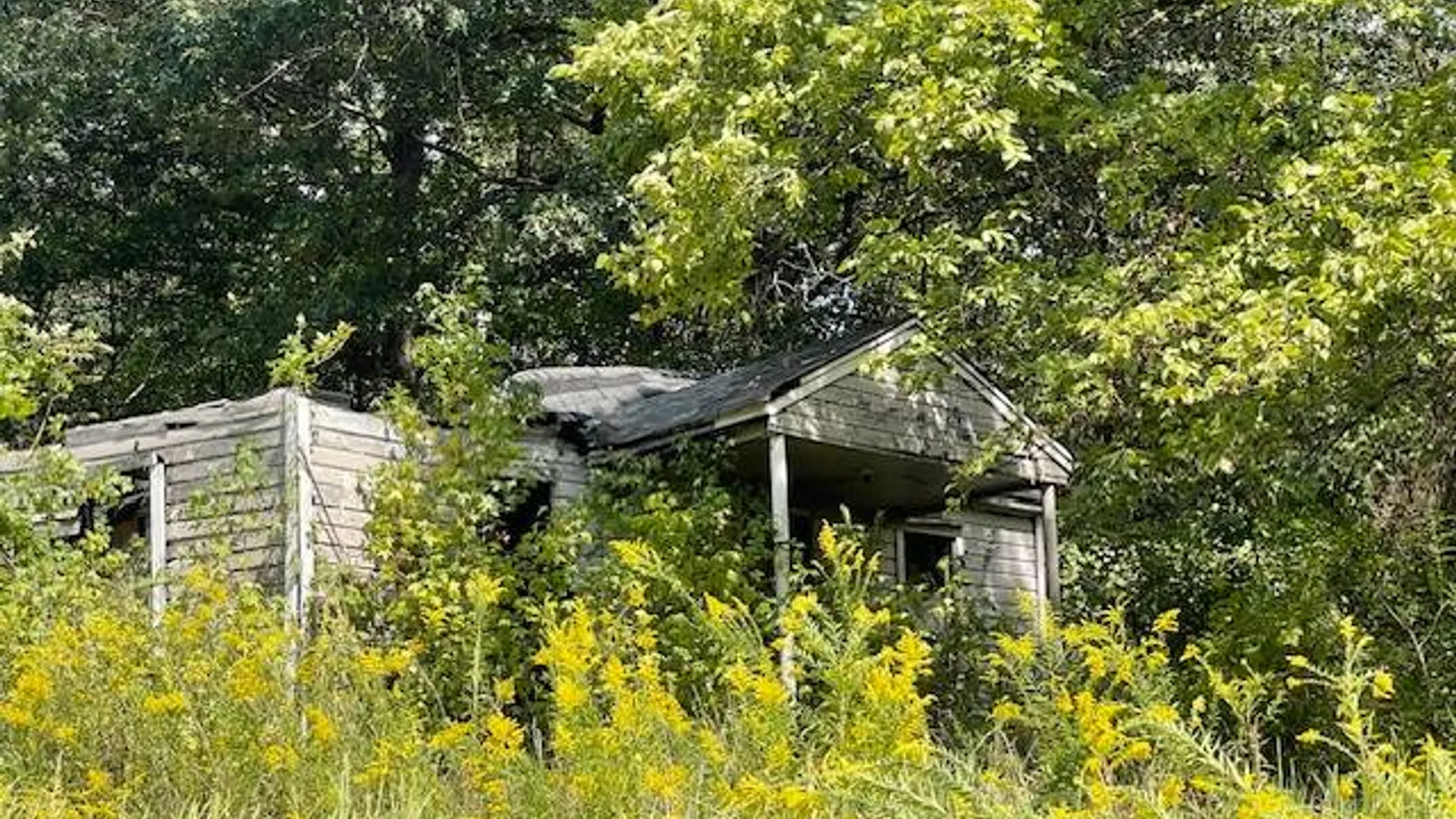 Property at 1126 Garland Ave E, West Helena, NY 72390 2