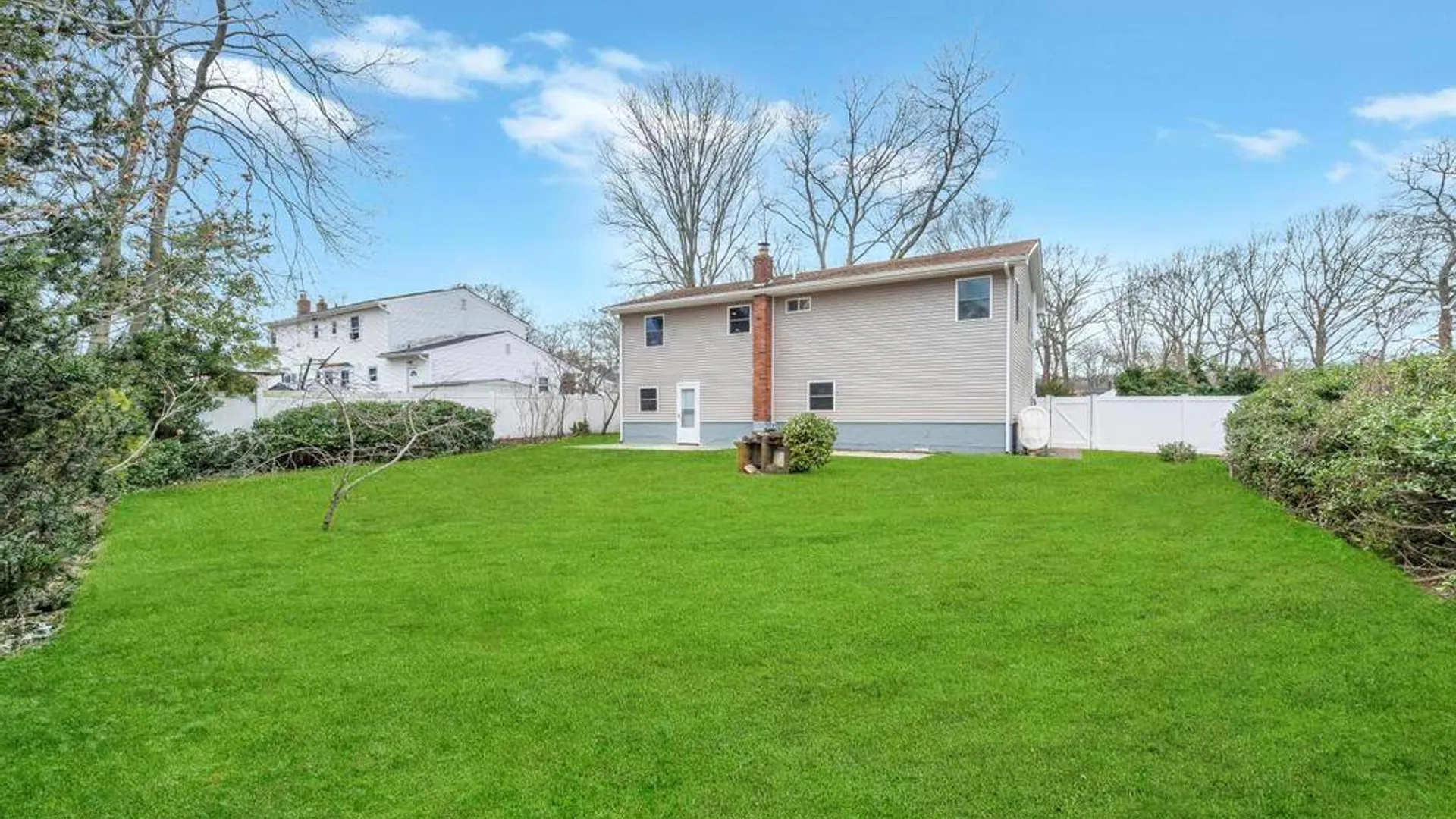 Property at 339 Avenue B, Ronkonkoma, NY 11779 6