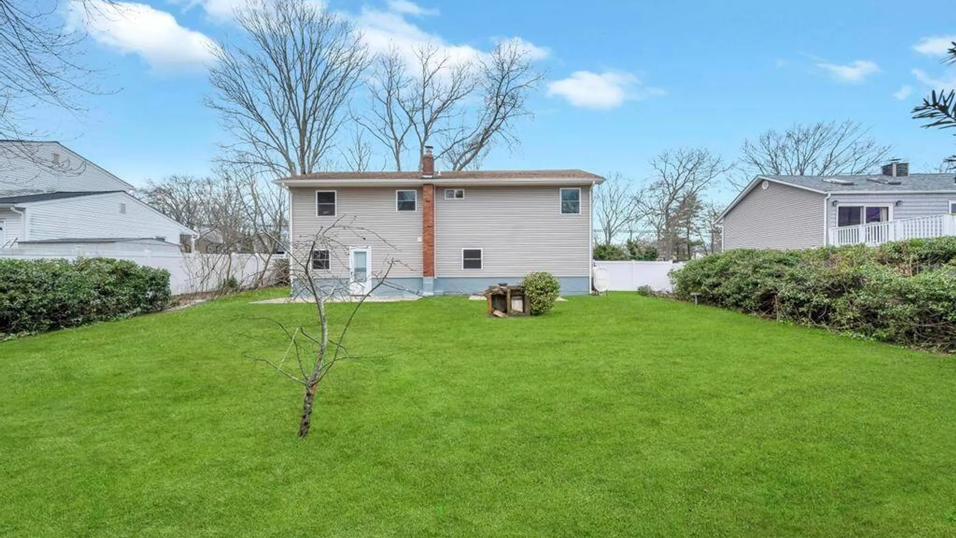 Property at 339 Avenue B, Ronkonkoma, NY 11779 7