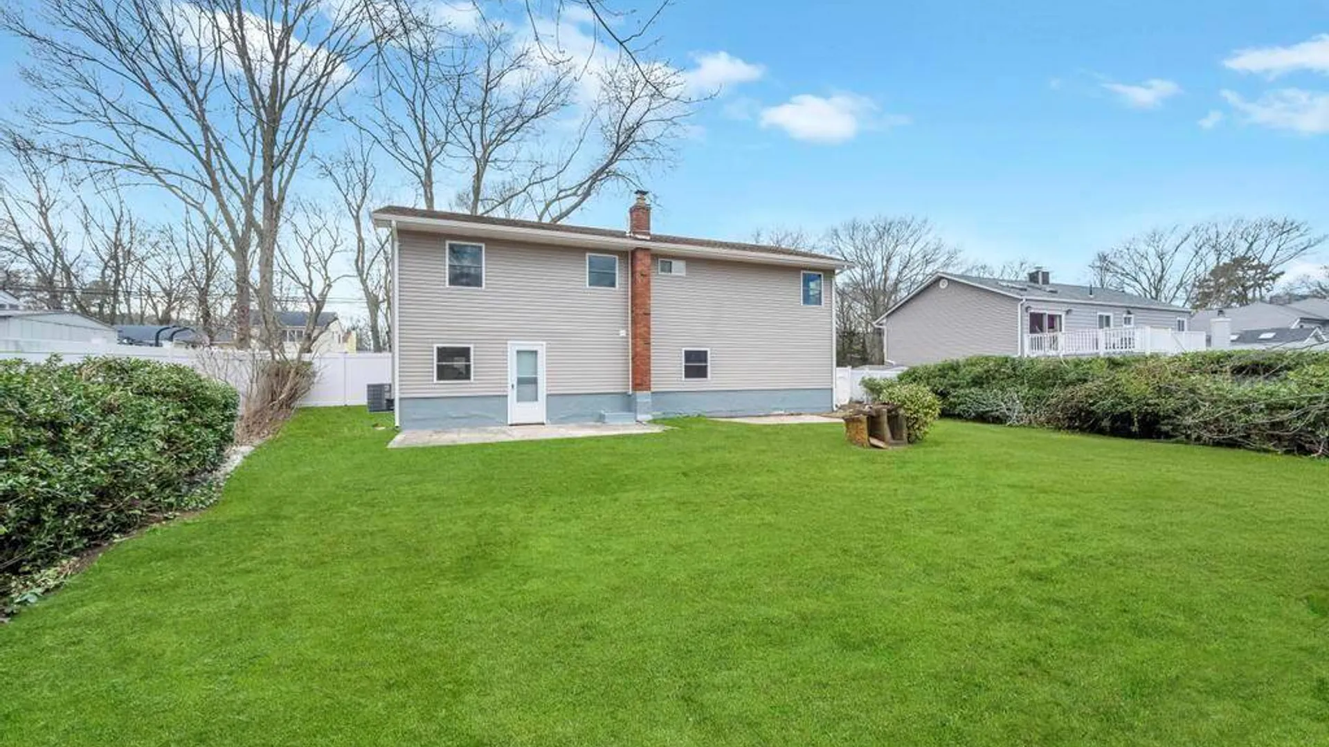 Property at 339 Avenue B, Ronkonkoma, NY 11779 8