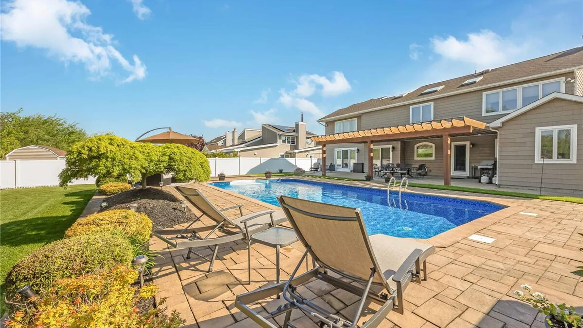 Property at 164 Pace Drive S, West Islip, NY 11795 39