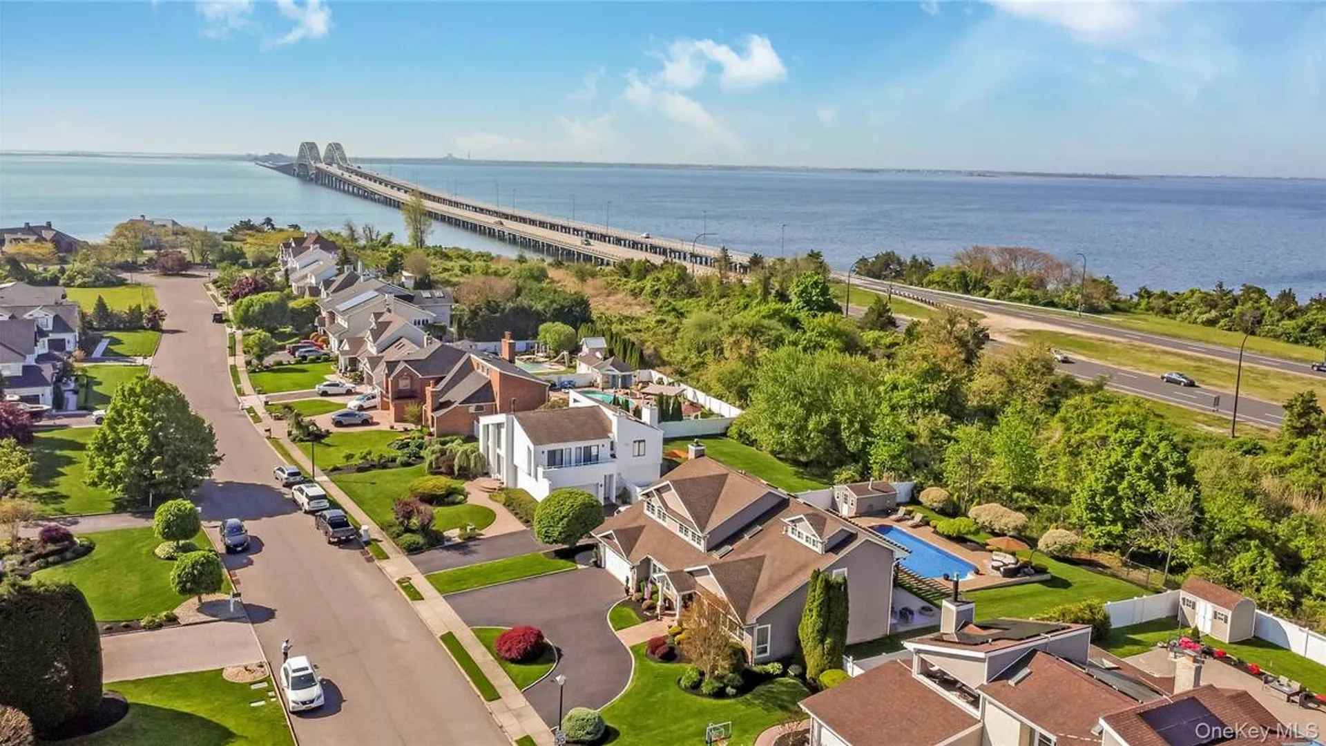 Property at 164 Pace Drive S, West Islip, NY 11795 5