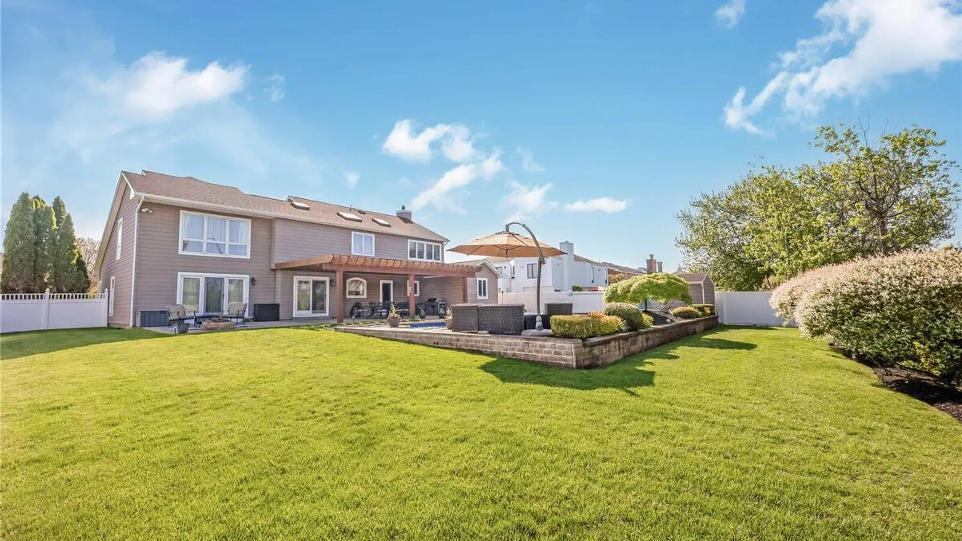 Property at 164 Pace Drive S, West Islip, NY 11795 45