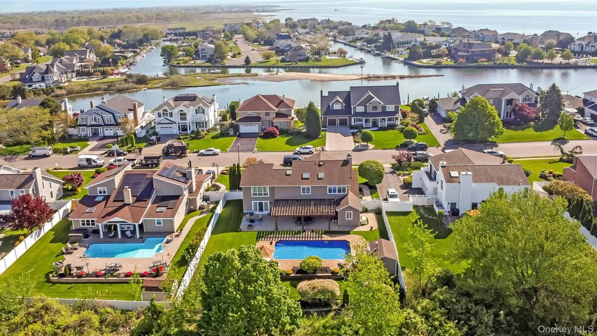 Property at 164 Pace Drive S, West Islip, NY 11795 8