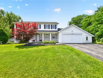 Property at 953 Dibbles Trl, Webster, NY 14580