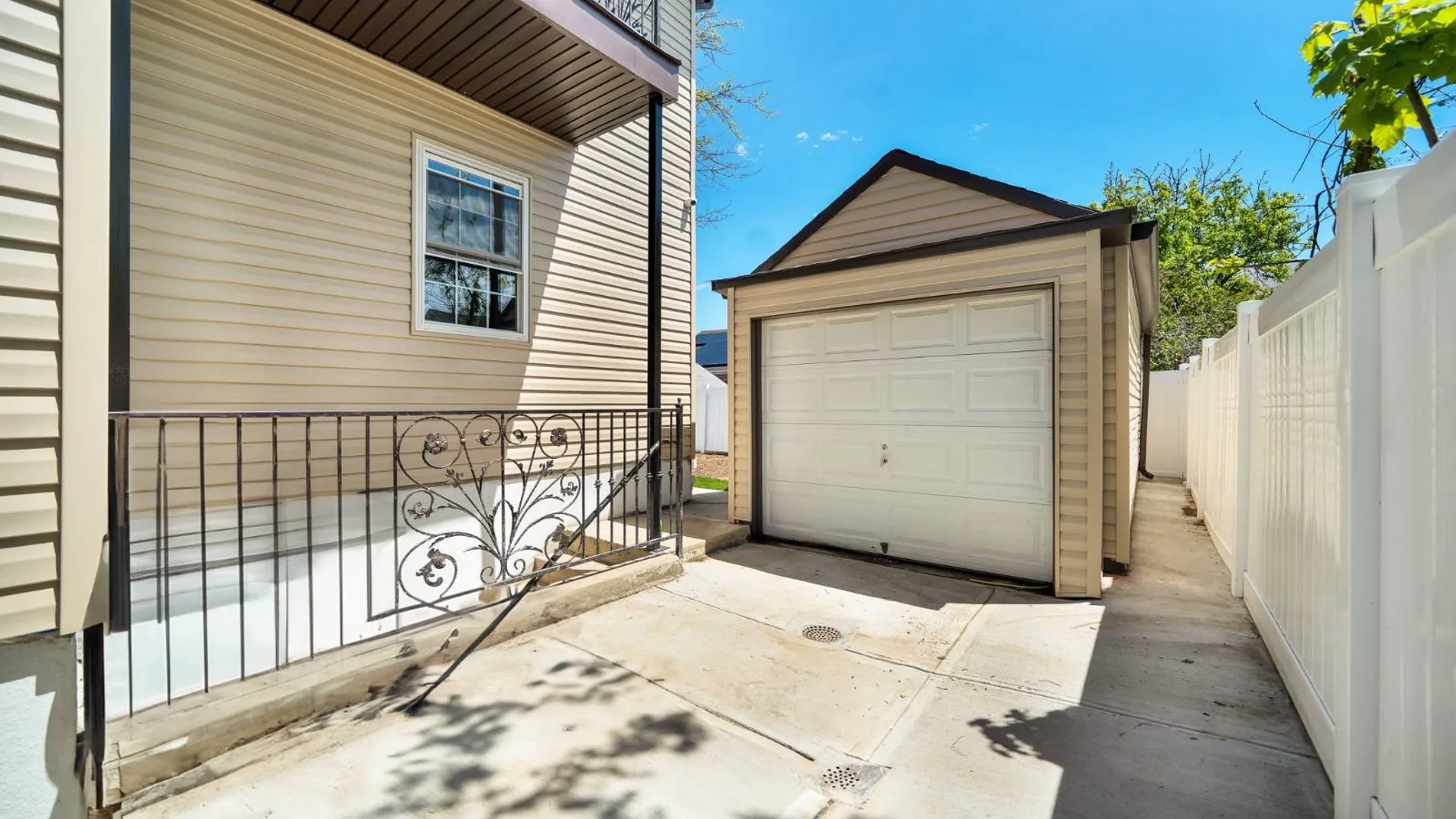 Property at 142-05 184th St, Springfield Gardens, NY 11413 50