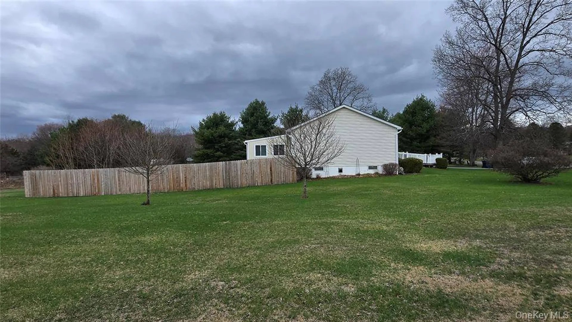 Property at 5 Meadows Ct, Staatsburg, NY 12580 3