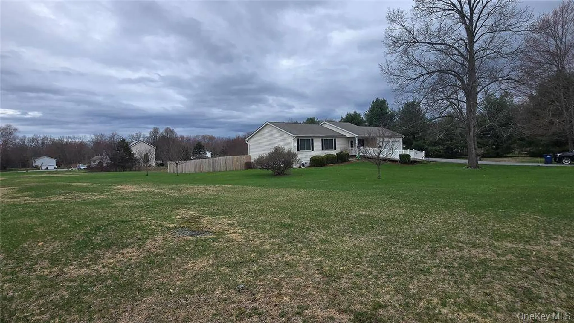 Property at 5 Meadows Ct, Staatsburg, NY 12580 4