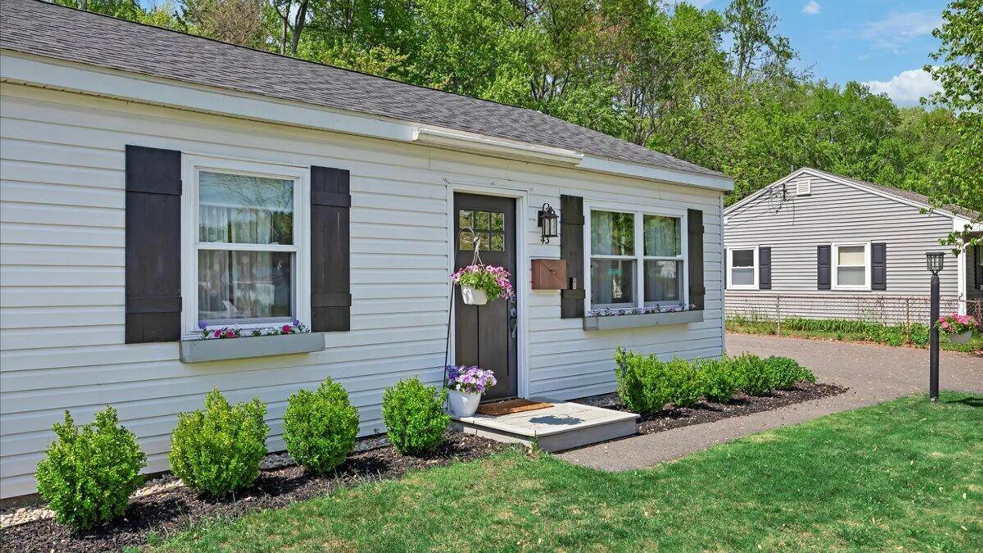 Property at 43 Vics Court, Colonie, NY 12205 3