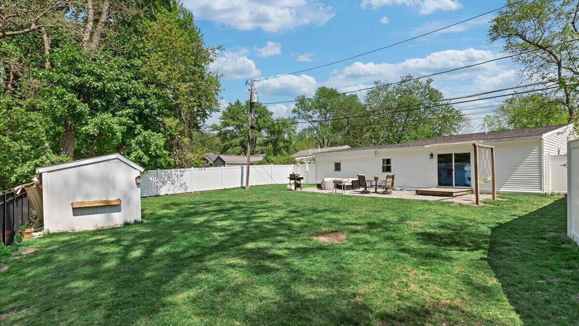Property at 43 Vics Court, Colonie, NY 12205 42