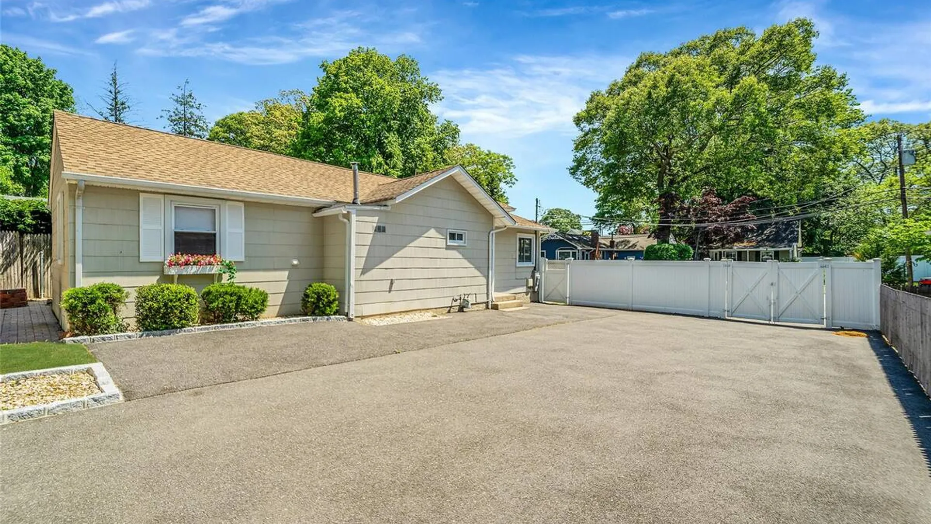 Property at 21 Forest Street, Ronkonkoma, NY 11779 11