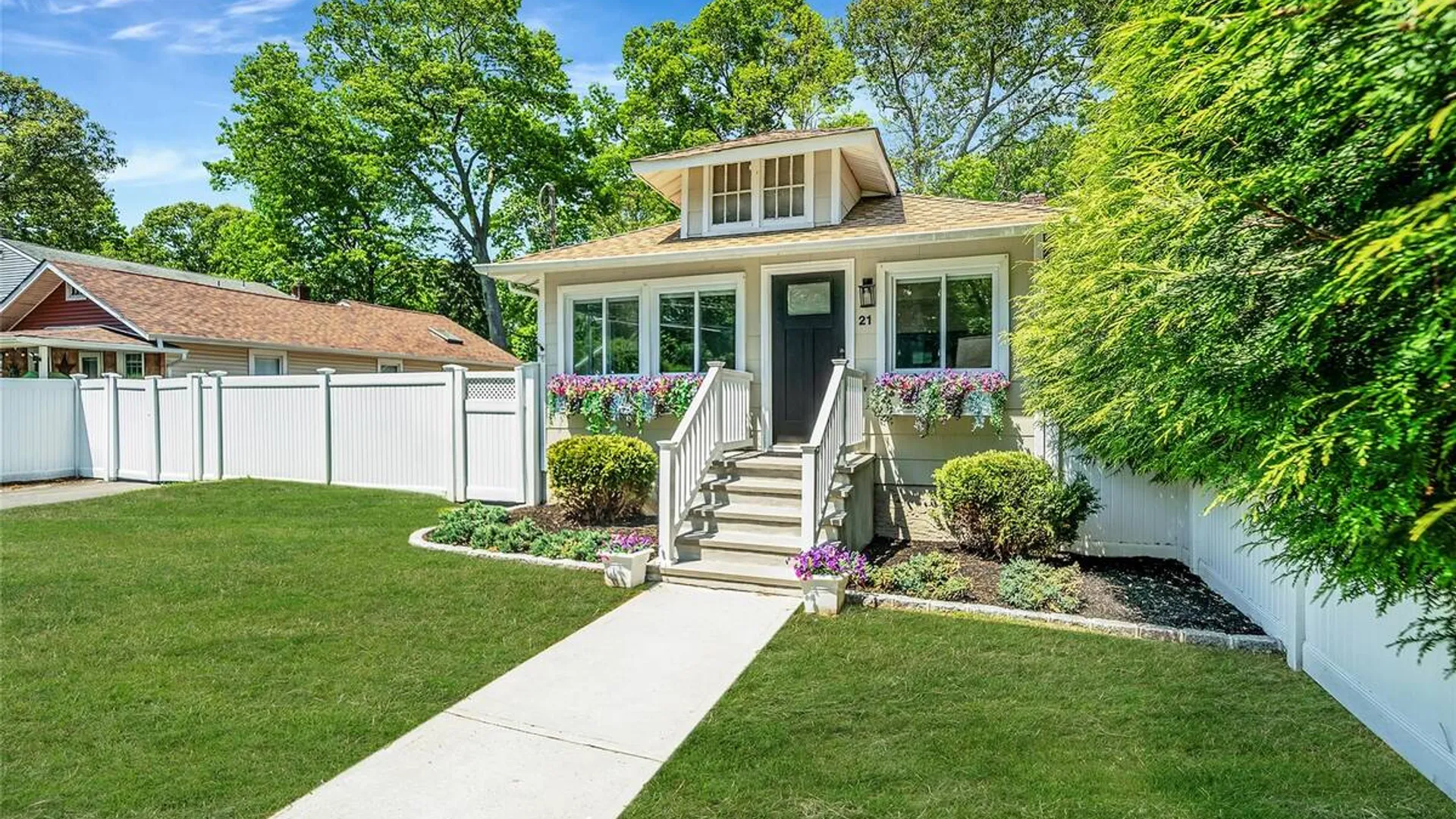 Property at 21 Forest Street, Ronkonkoma, NY 11779 6