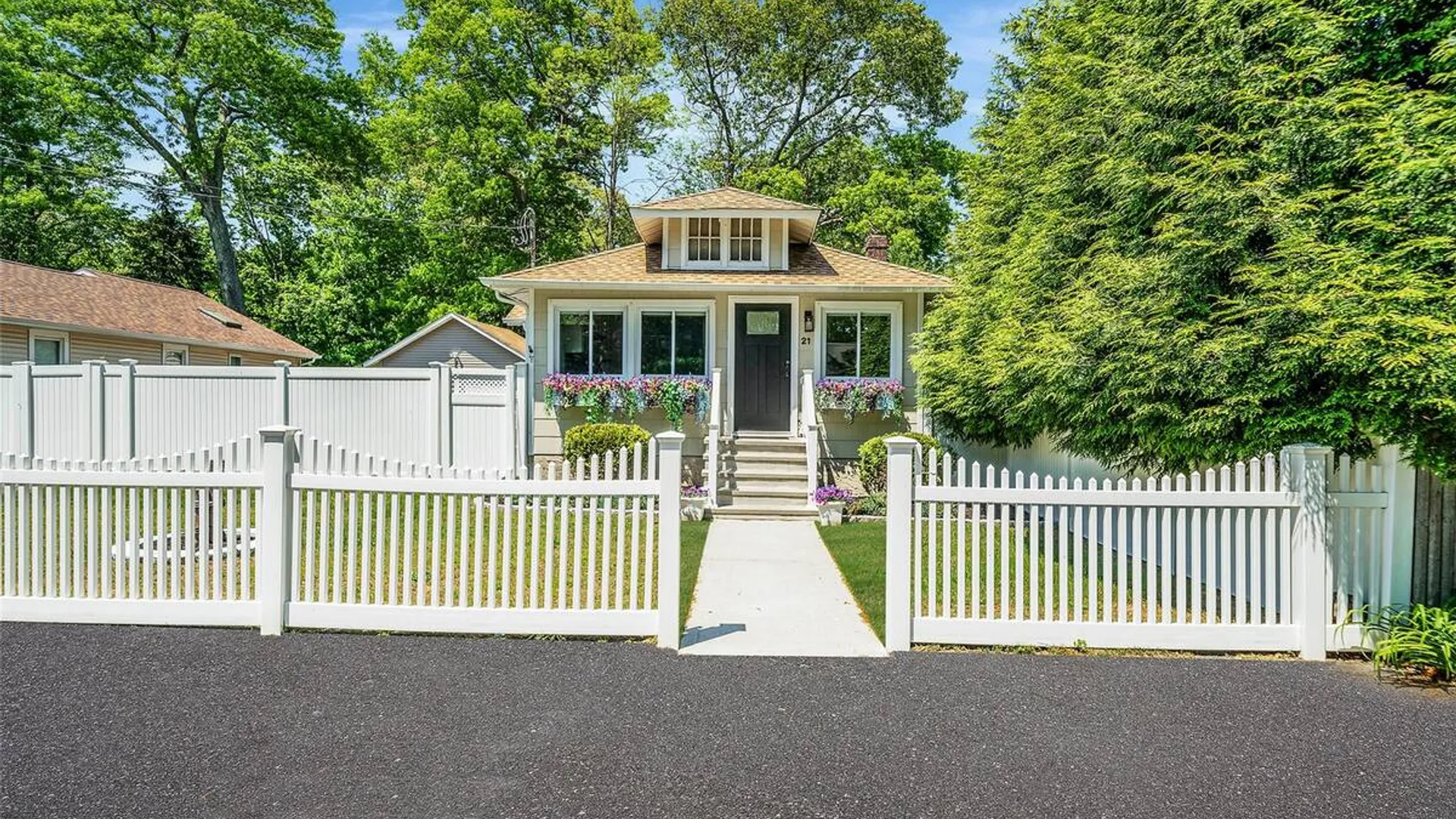 Property at 21 Forest Street, Ronkonkoma, NY 11779 9
