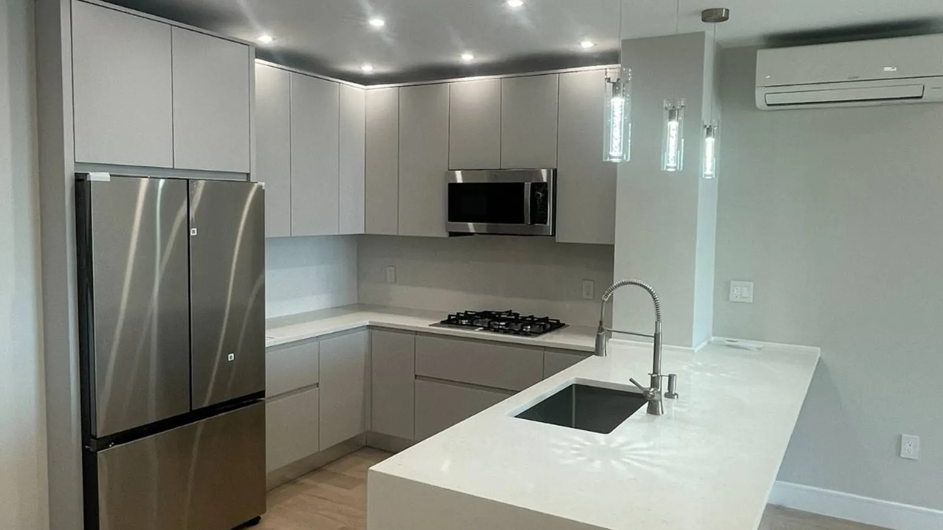 Property at 40 Oceana Dr W, Brooklyn, NY 11235 4