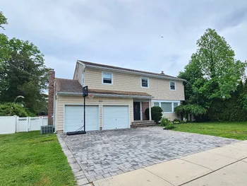 Property at 10 beatrice, Syosset, NY 11791