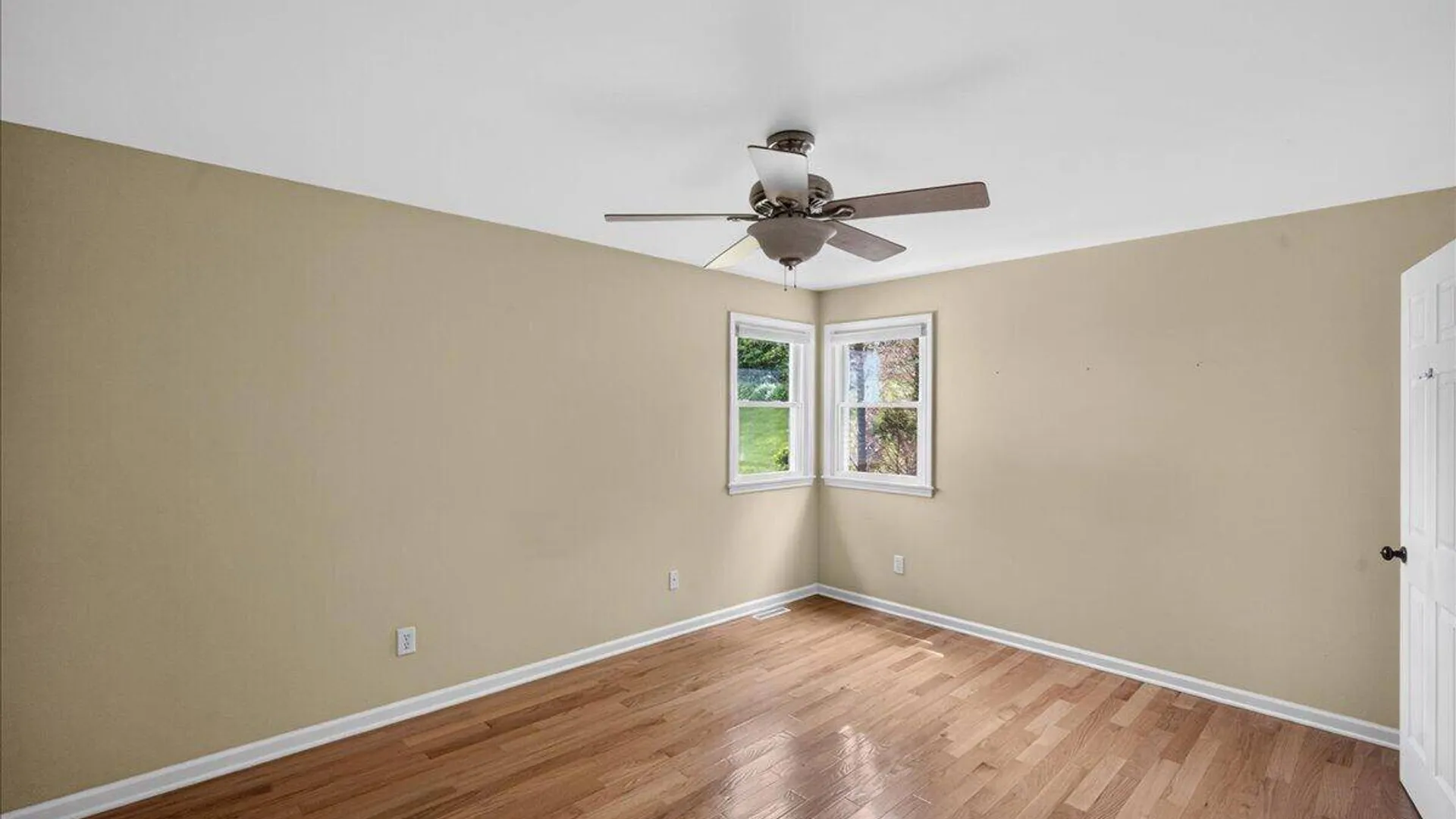Property at 23 Victoria Way, Albany, NY 12209 15