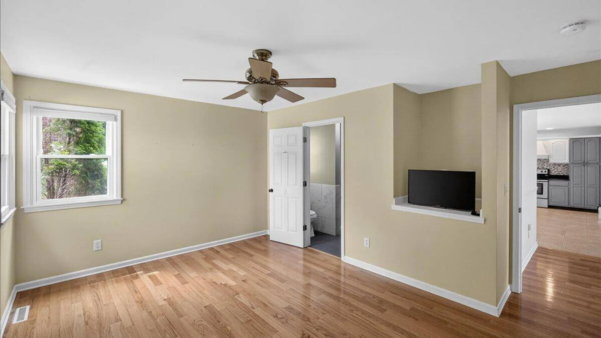 Property at 23 Victoria Way, Albany, NY 12209 16