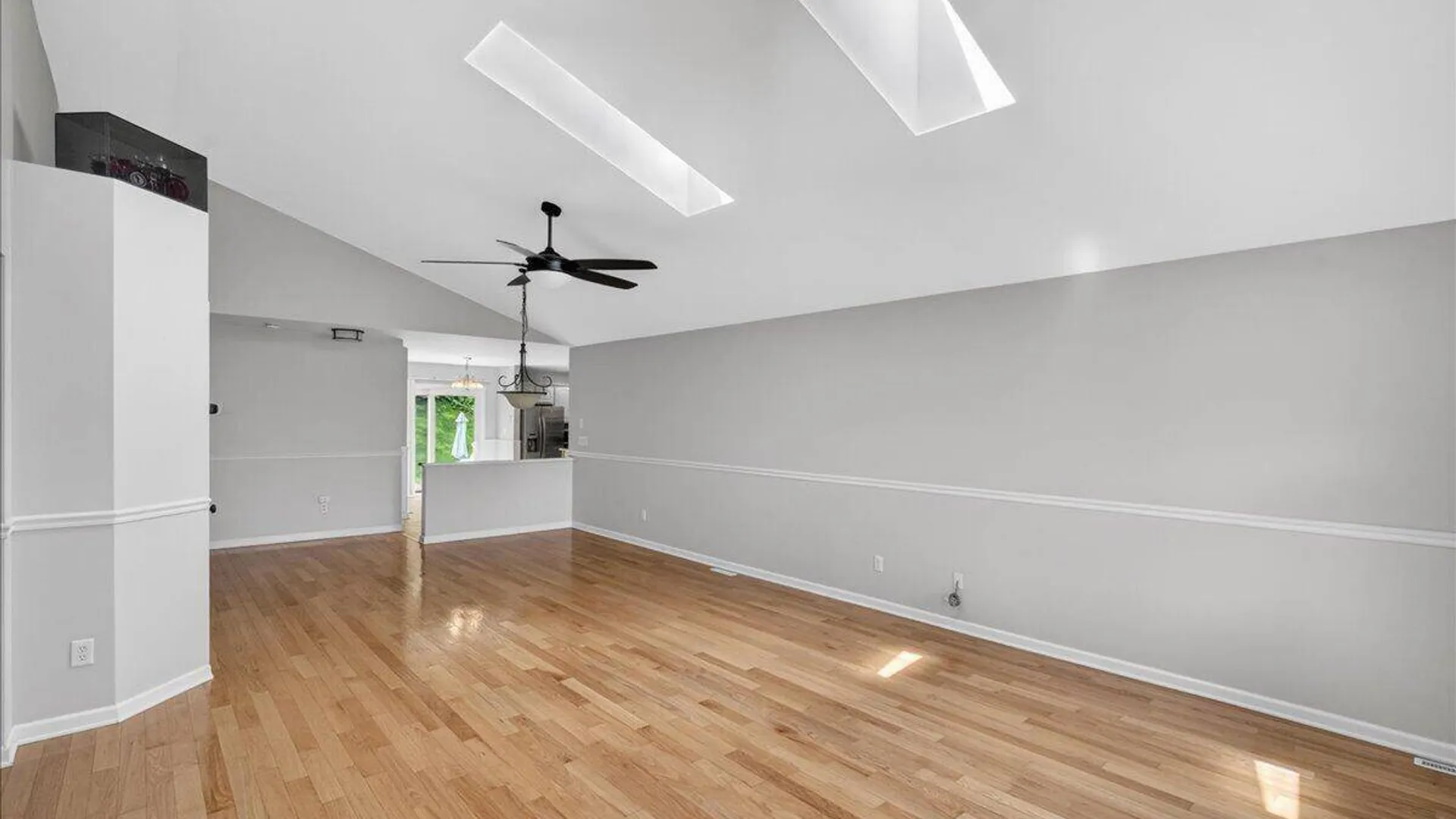 Property at 23 Victoria Way, Albany, NY 12209 4