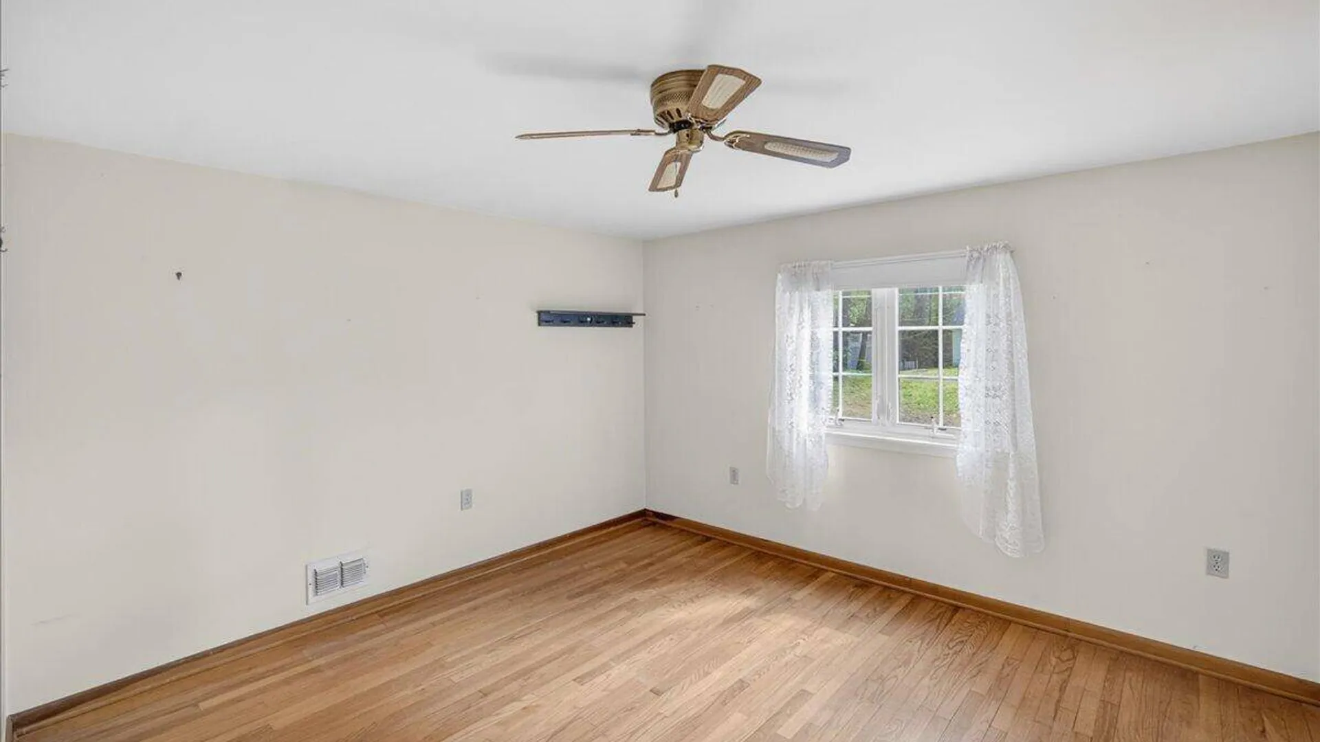 Property at 5 Peck Lane, Clifton Park, NY 12065 25