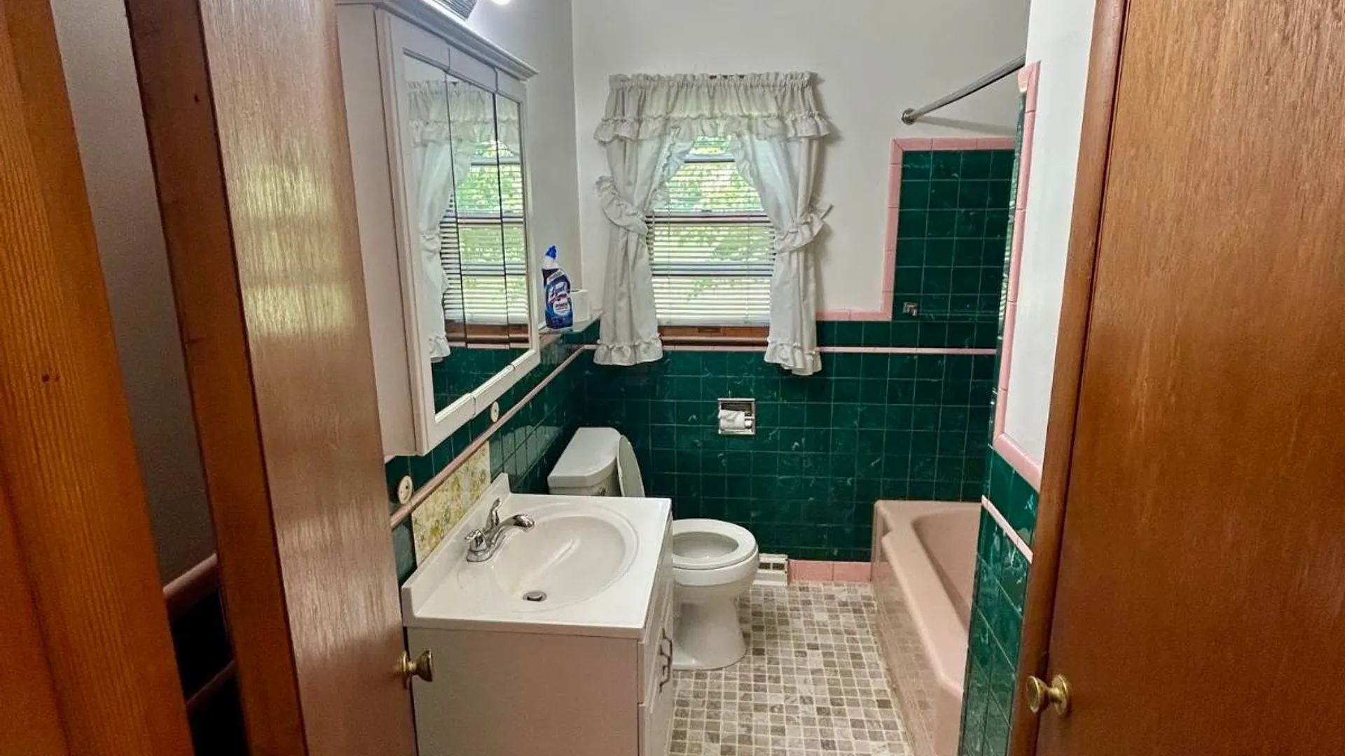 Property at 13 Chopin Parkway, Amsterdam, NY 12010 12