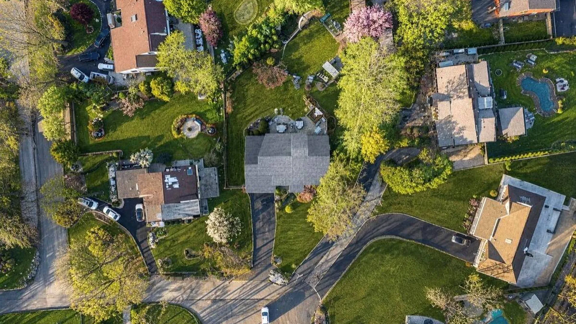 Property at 10 Alpine Court, Smithtown, NY 11787 50