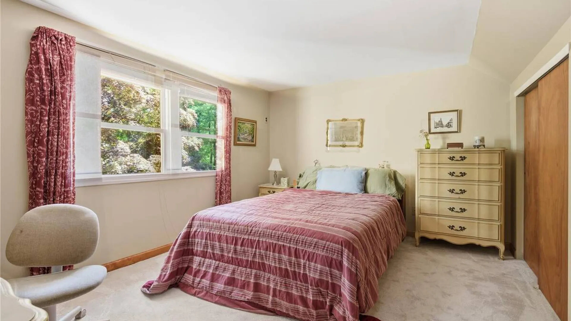 Property at 23 Abbey Lane, Setauket, NY 11733 23