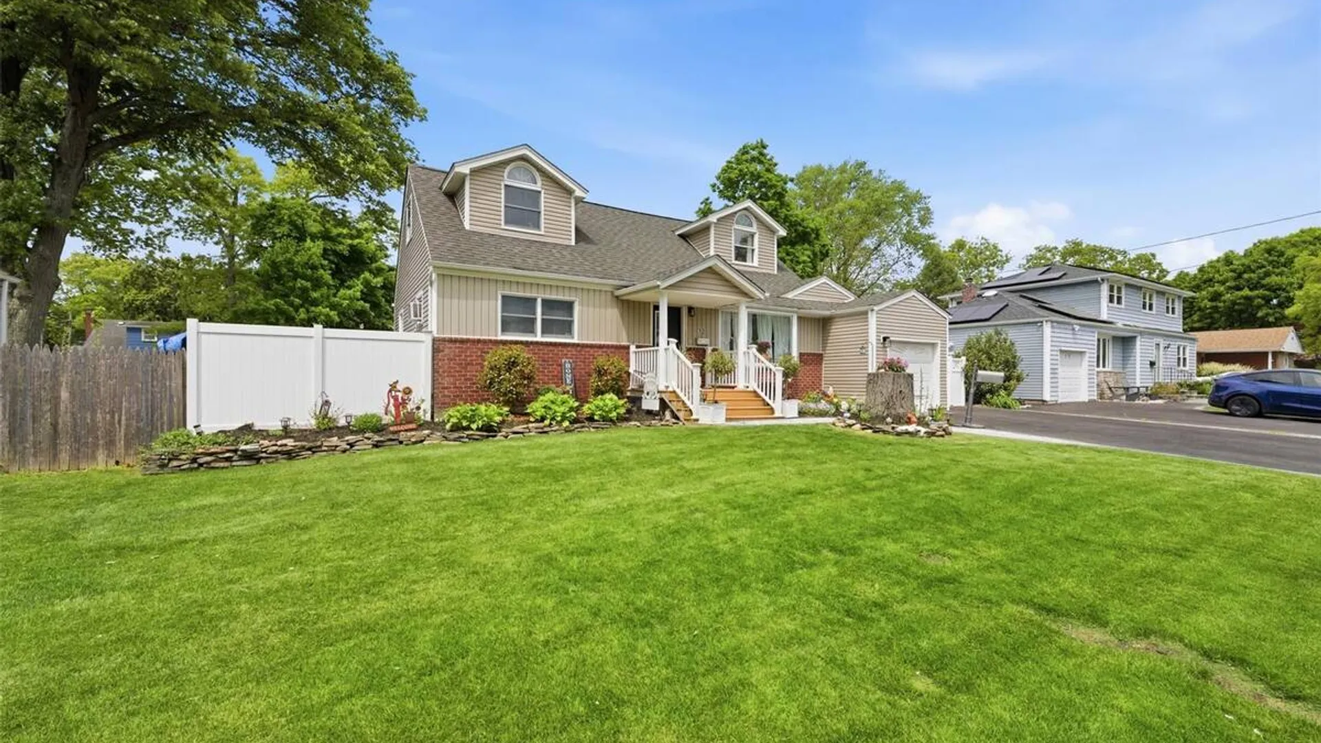 Property at 12 Browning Drive, Greenlawn, NY 11740 4
