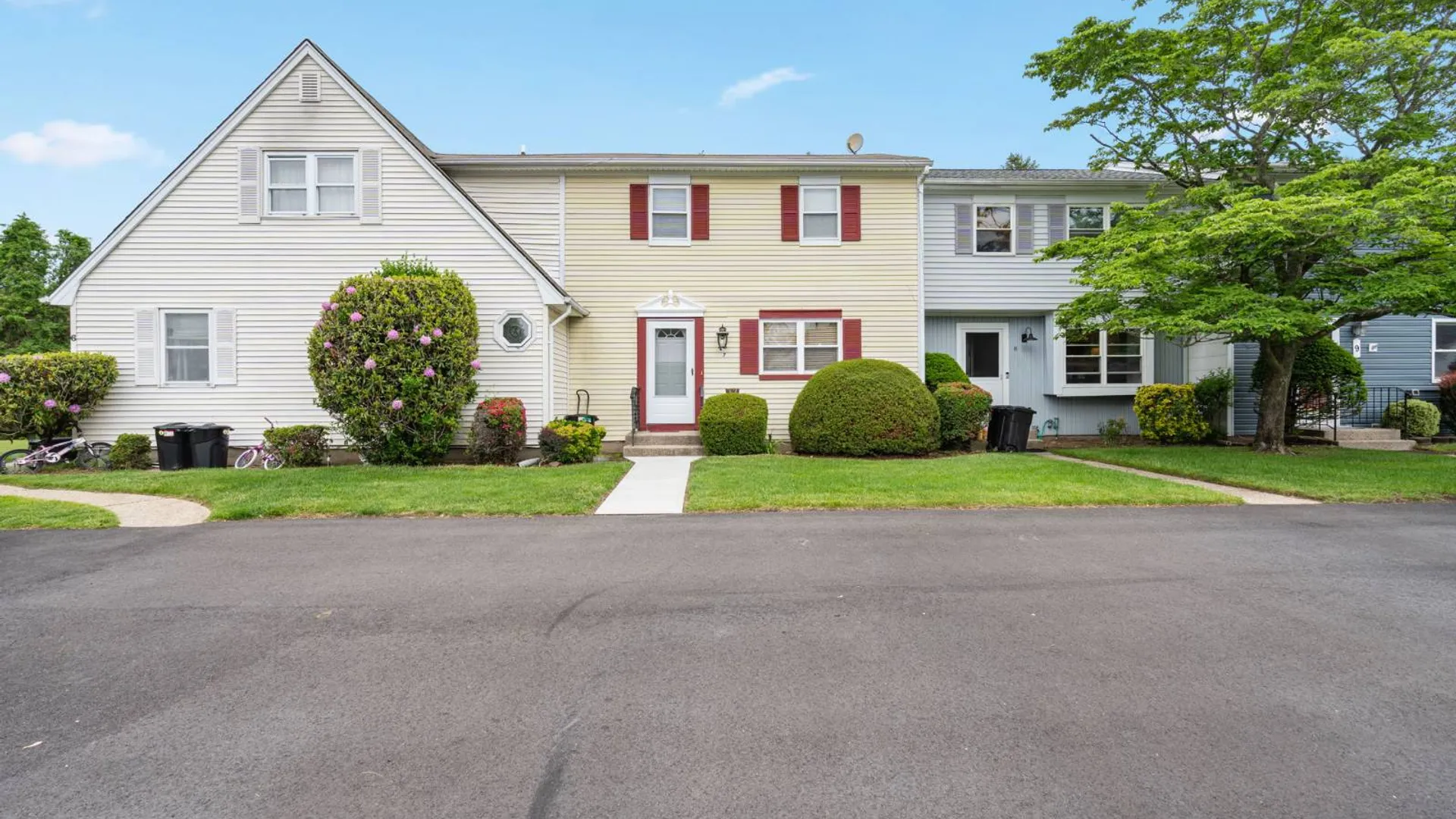 Property at 7 Merrimac Ct, Coram, NY 11727 2