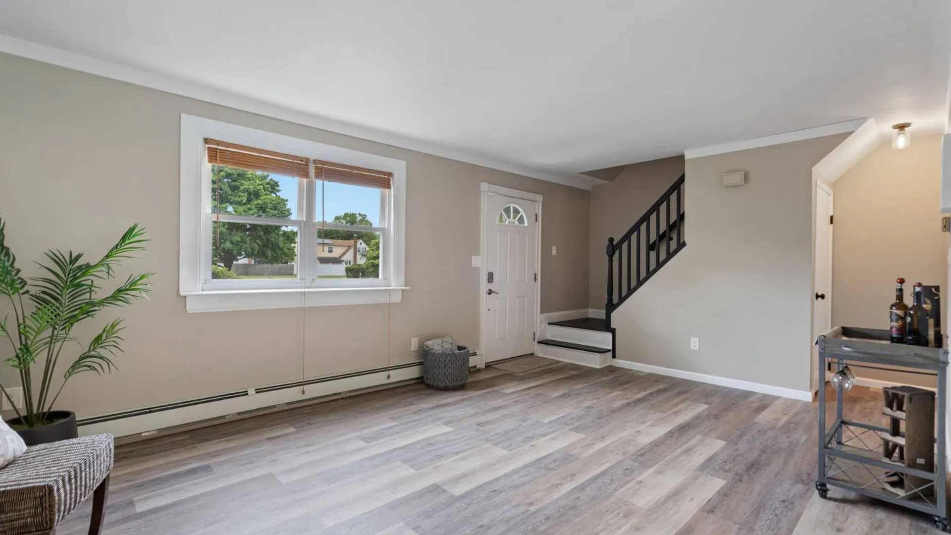 Property at 7 Merrimac Ct, Coram, NY 11727 5