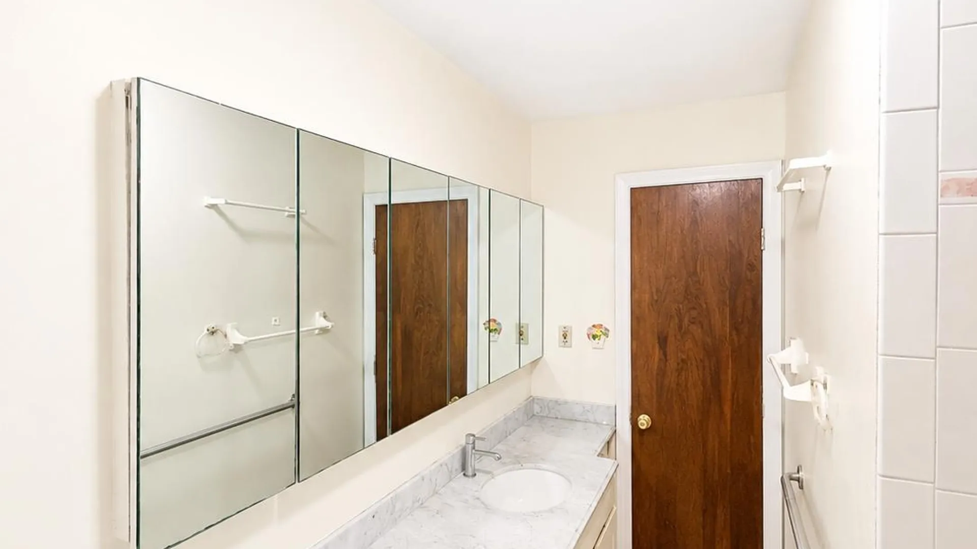 Property at 255-40 147th Drive, Rosedale, NY 11422 7