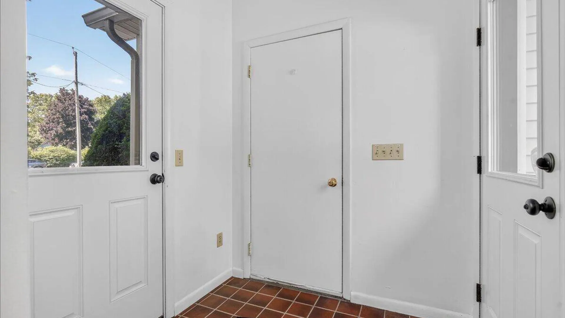 Property at 12 Cherry Lane, Clifton Park, NY 12065 33