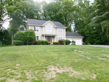Property at 15 Pinecrest Drive, Niskayuna, NY 12309