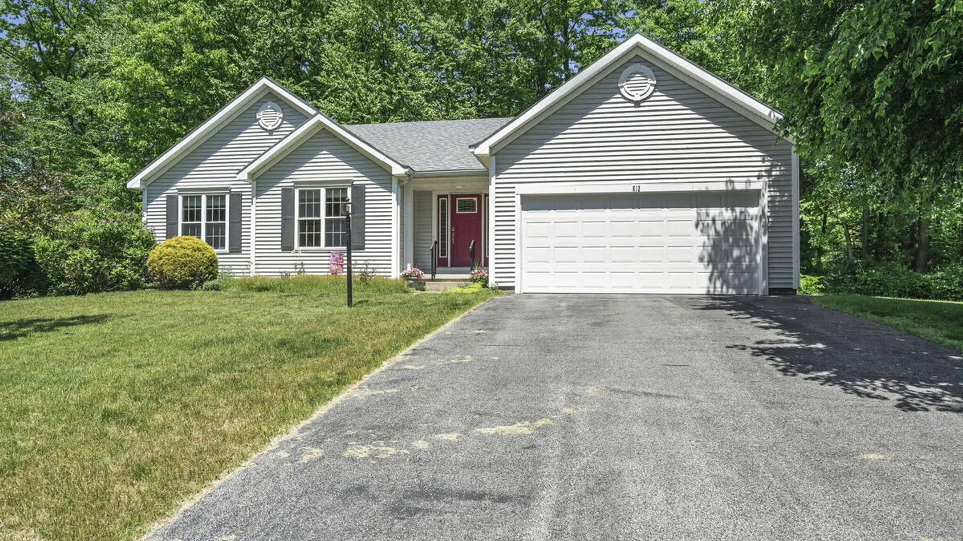 Property at 812 Al Constantino Drive, Schenectady, NY 12306 2