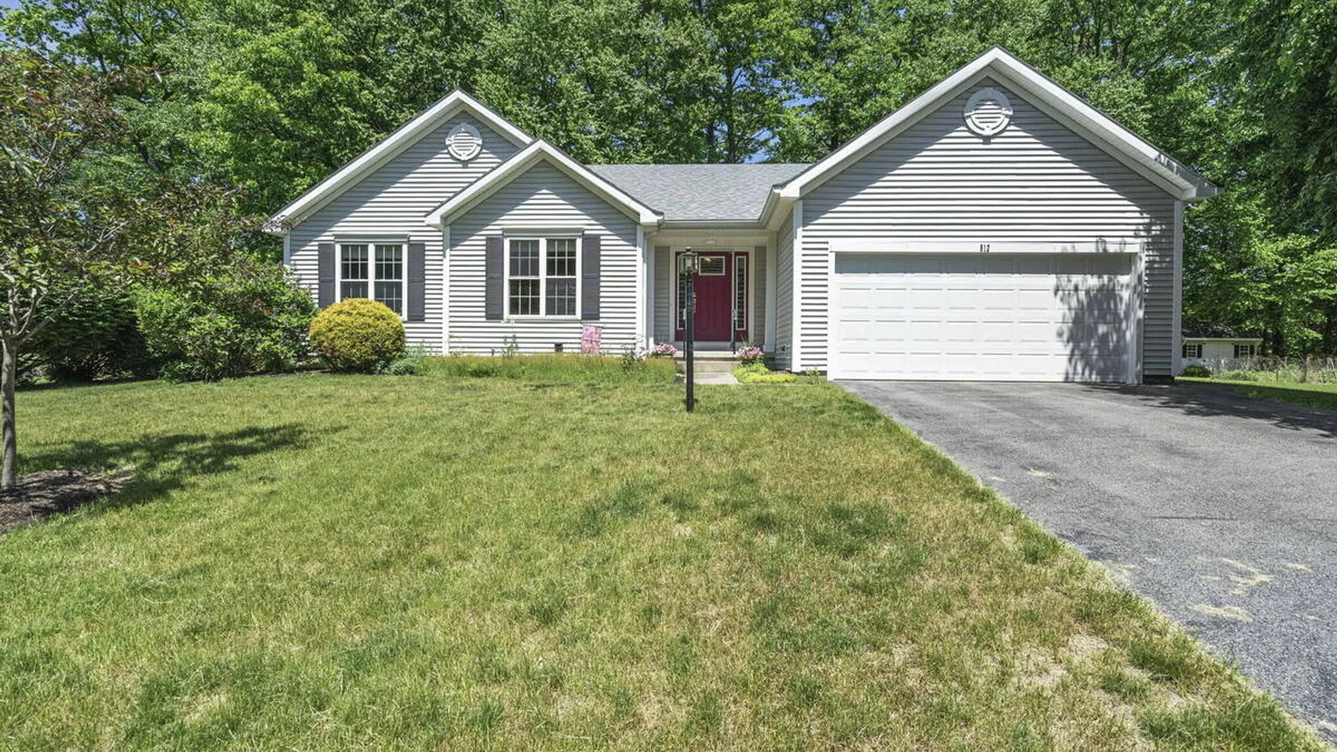 Property at 812 Al Constantino Drive, Schenectady, NY 12306 3