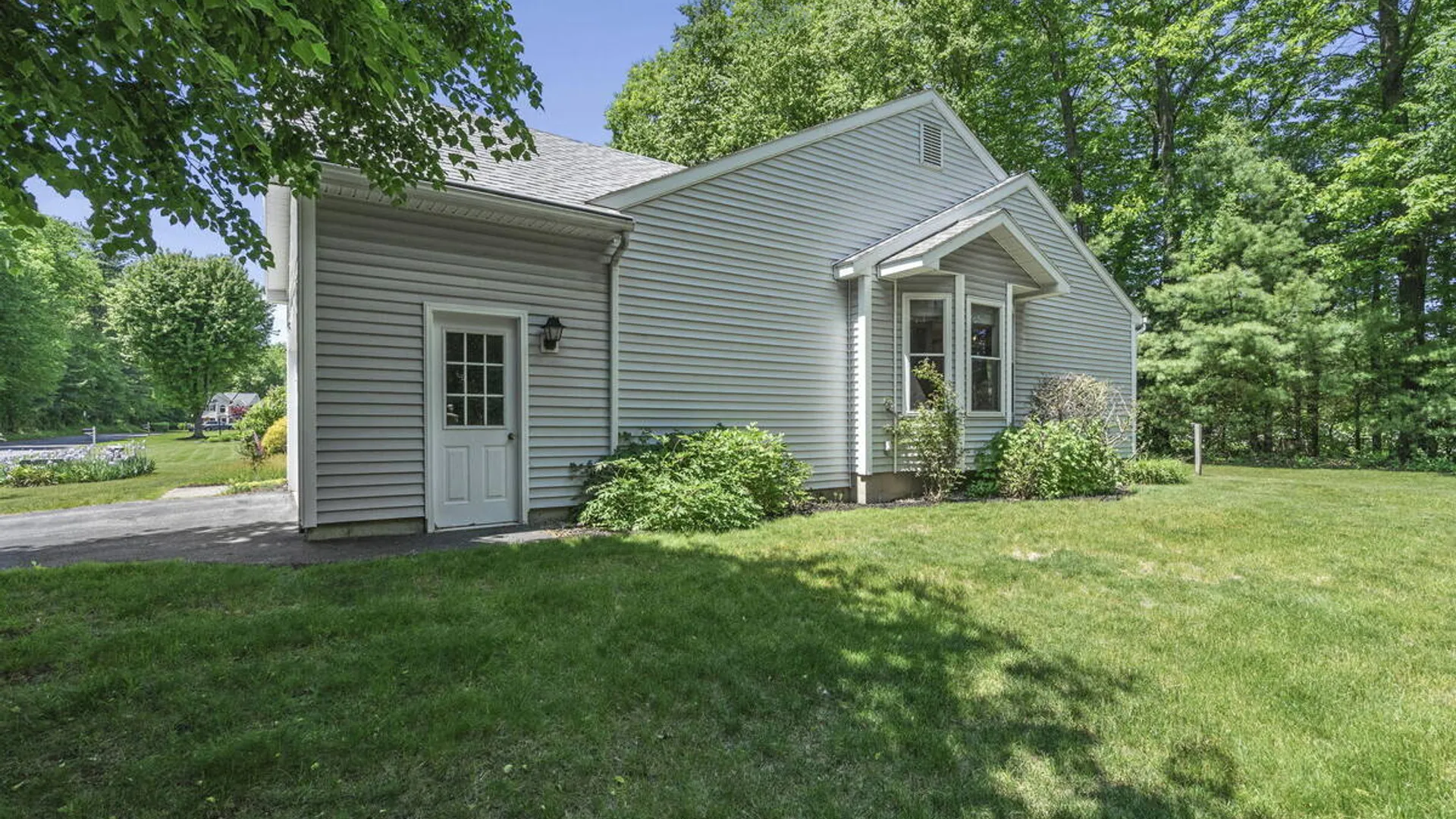 Property at 812 Al Constantino Drive, Schenectady, NY 12306 37