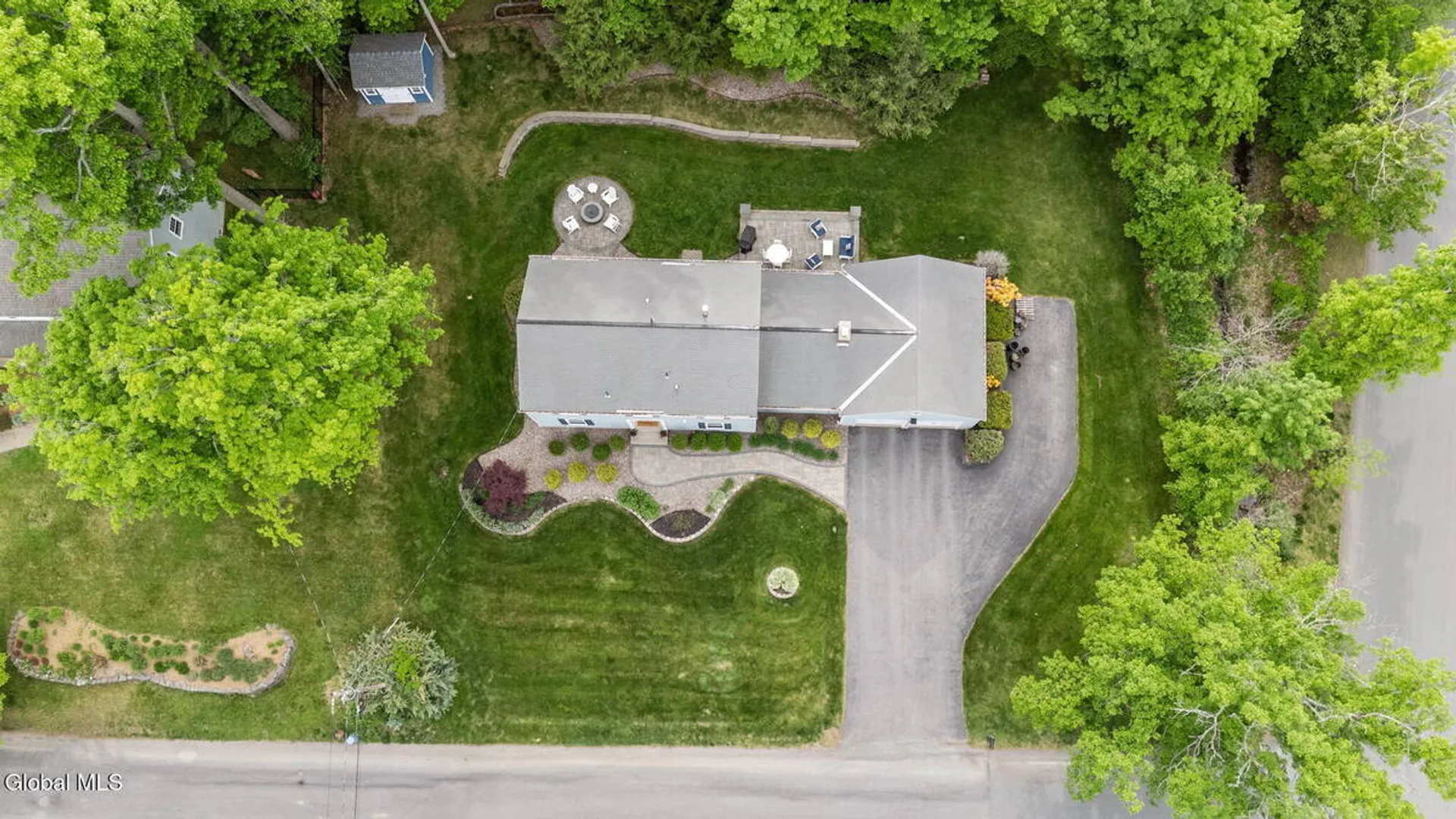 Property at 2109 Orchard Park Drive, Niskayuna, NY 12309 3