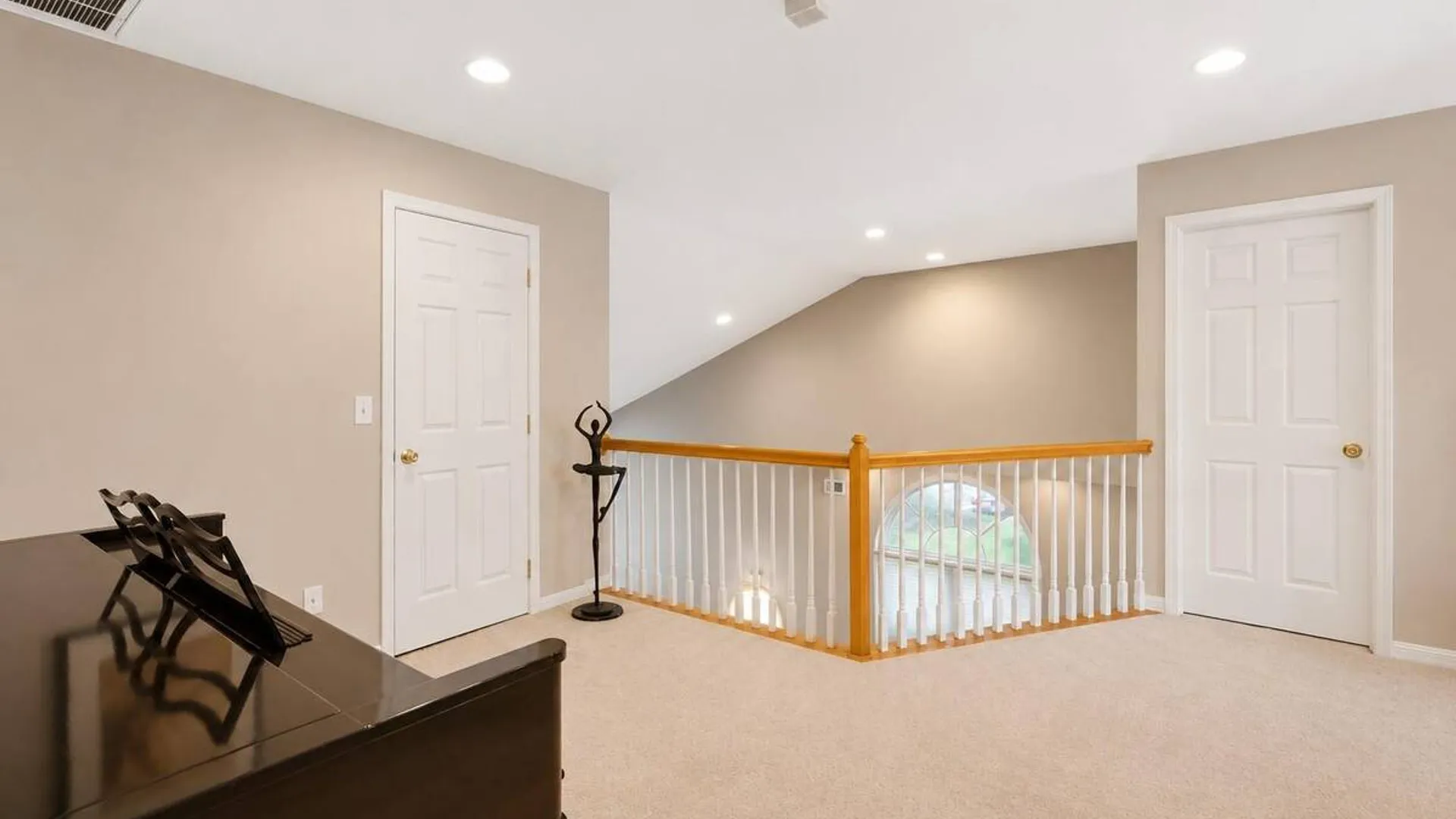 Property at 72 Paddington Circle, Smithtown, NY 11787 24