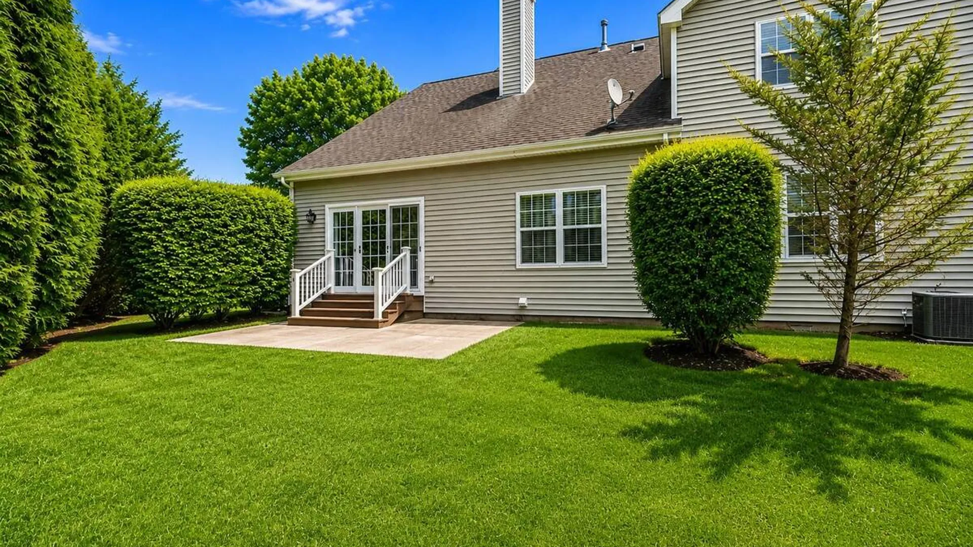 Property at 72 Paddington Circle, Smithtown, NY 11787 28