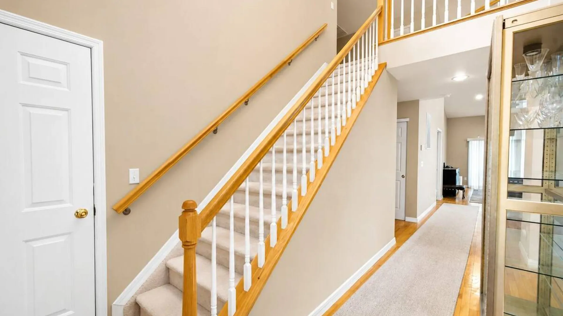 Property at 72 Paddington Circle, Smithtown, NY 11787 4