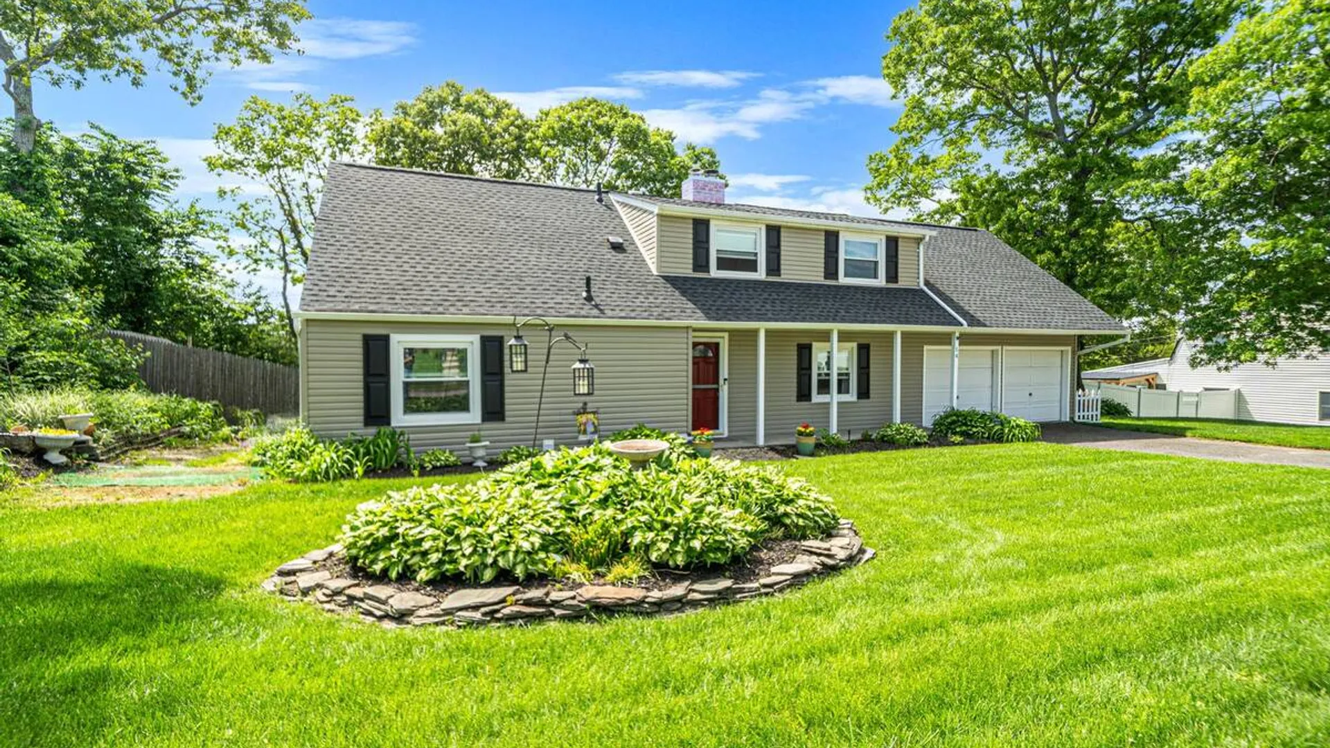 Property at 14 Lehigh Lane, Farmingville, NY 11738 3