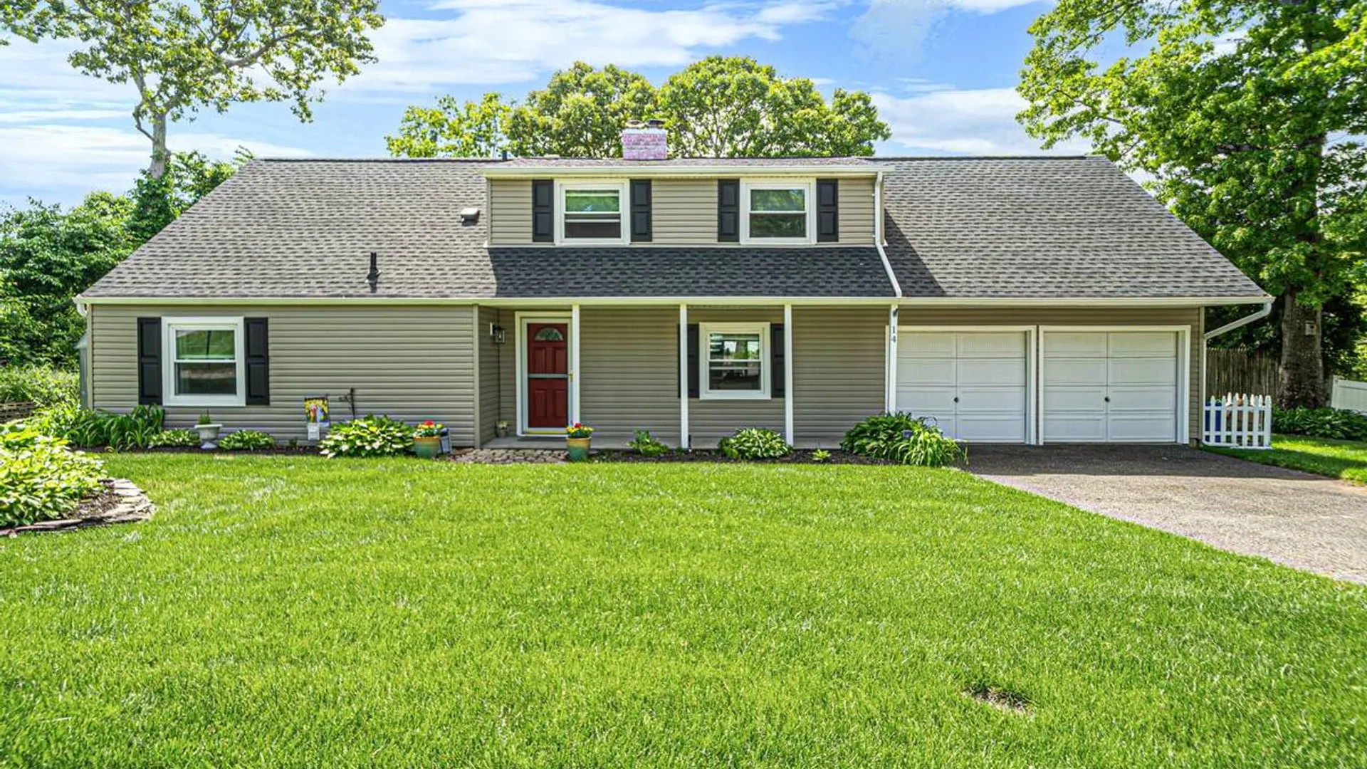 Property at 14 Lehigh Lane, Farmingville, NY 11738 4
