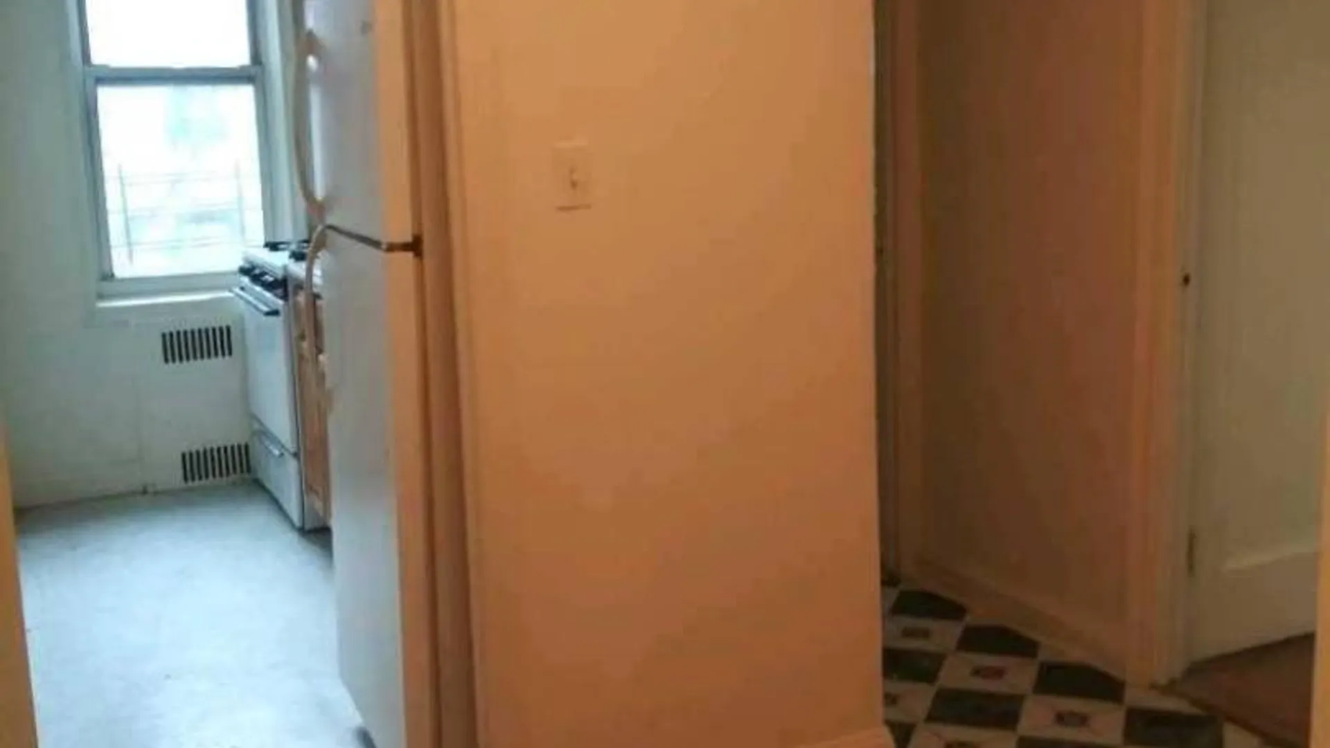 Property at 92-1 Whitney ave, Elmhurst, NY 11373 4