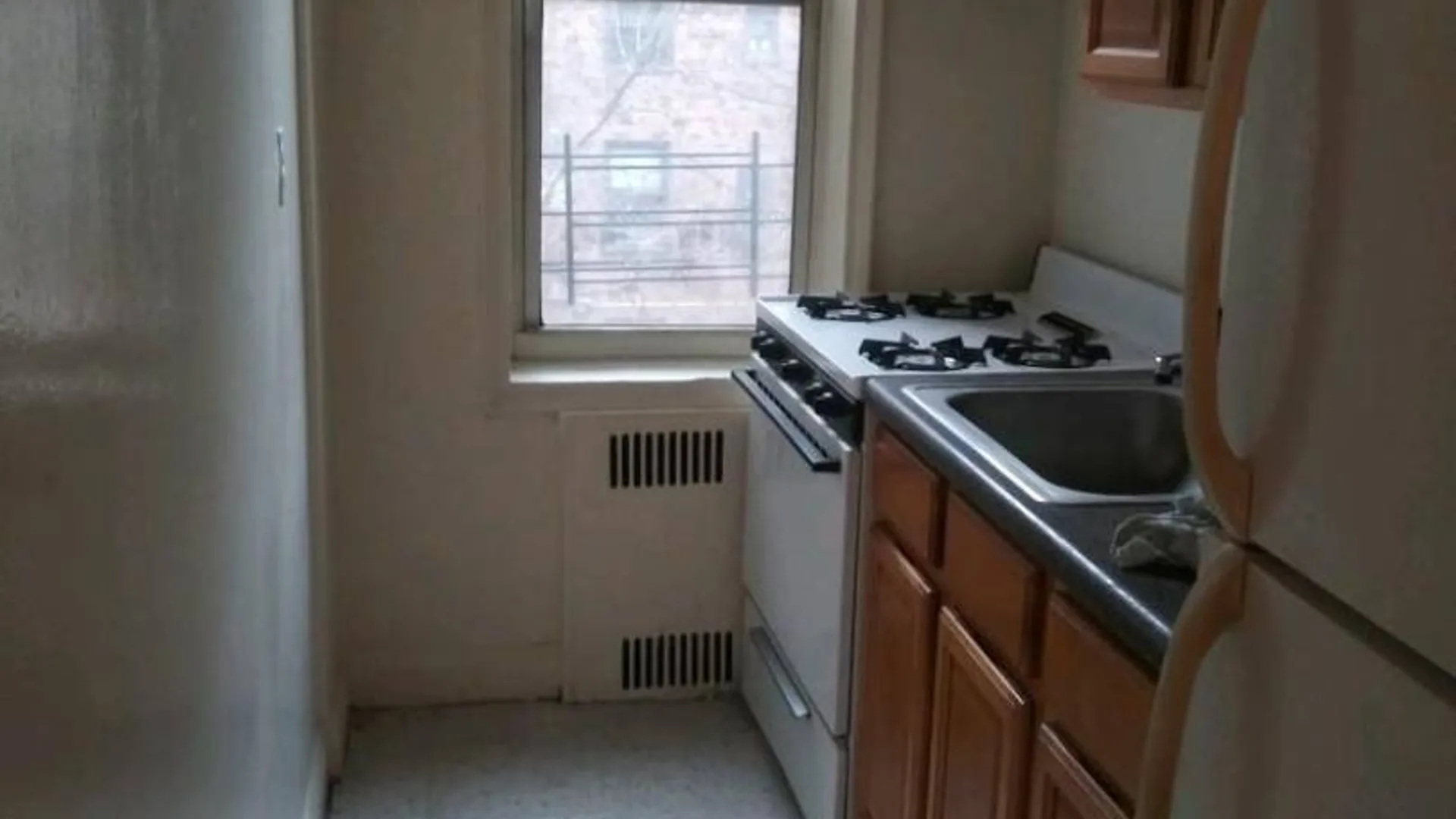 Property at 92-1 Whitney ave, Elmhurst, NY 11373 5
