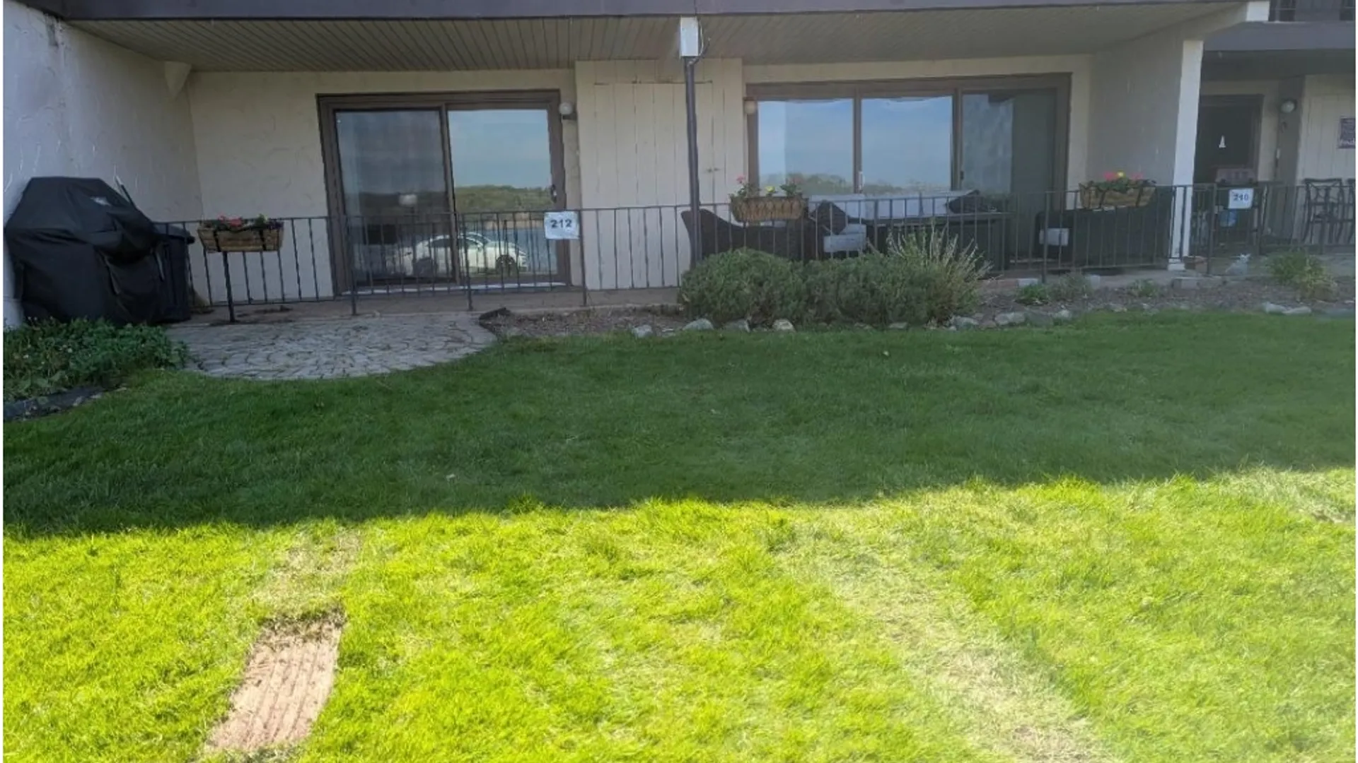 Property at 212 Bay Village Dr, Rochester, NY 14609 3