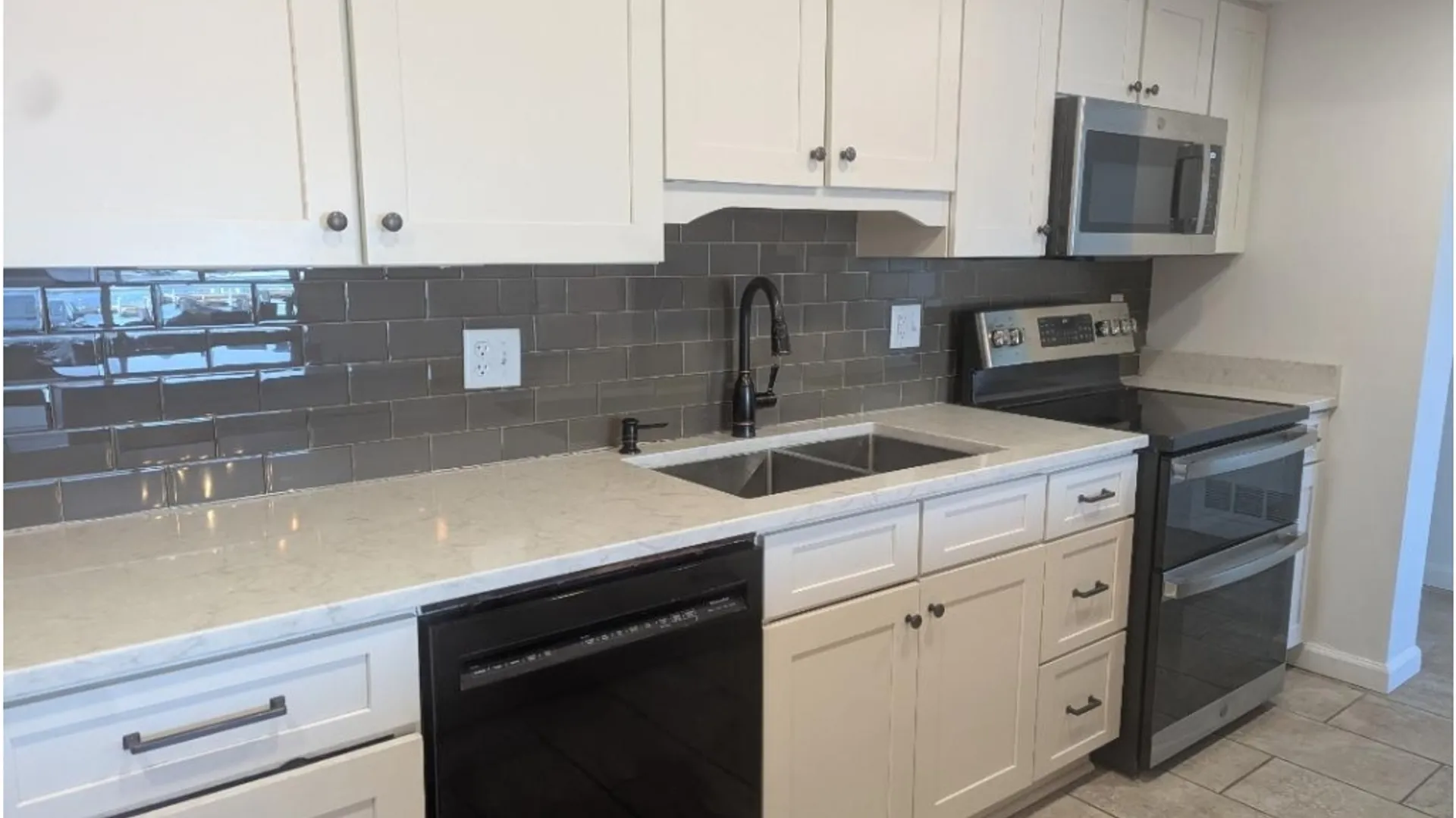 Property at 212 Bay Village Dr, Rochester, NY 14609 5